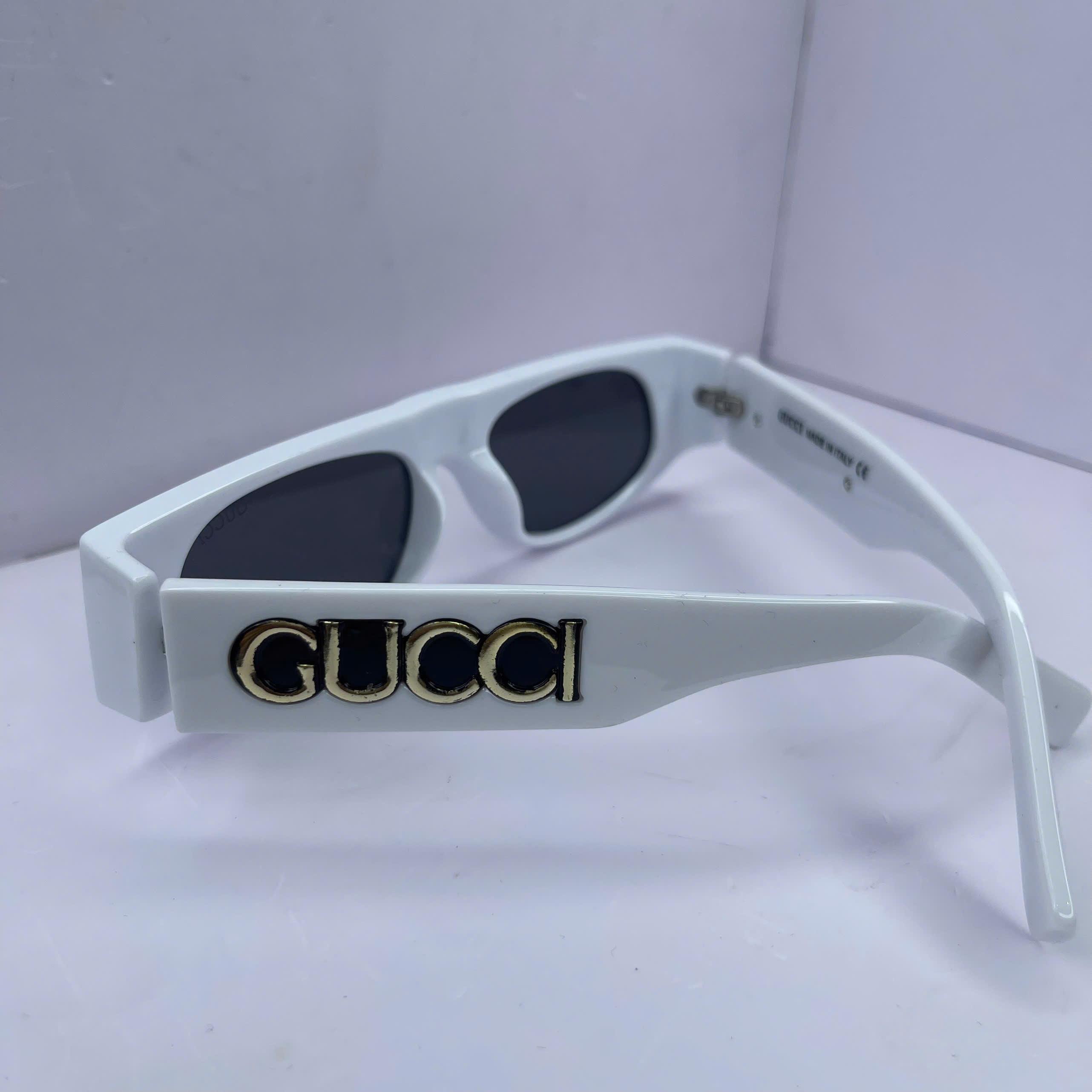 Kính mắt Gucci trắng chữ vàng_thumbnail_3