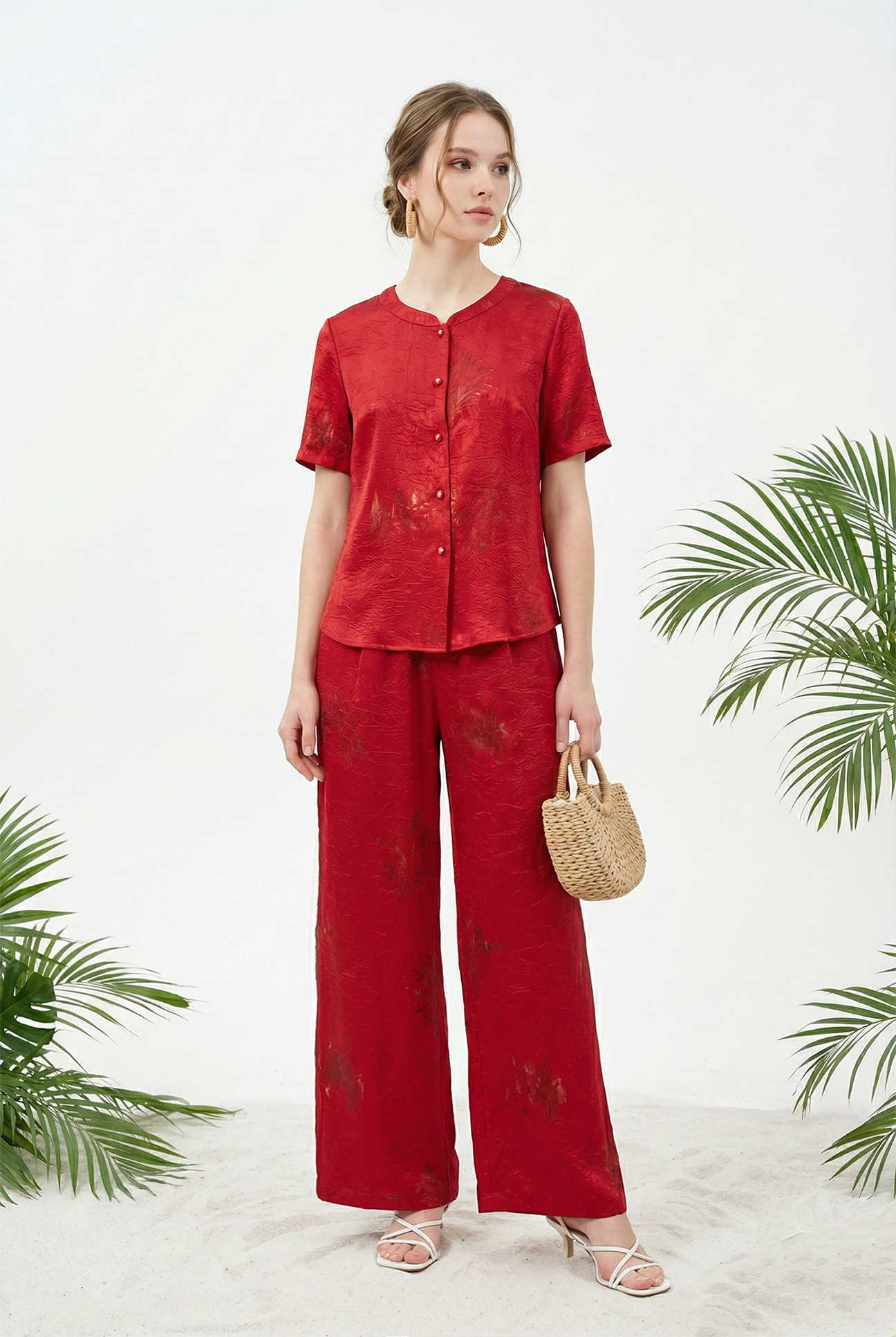 Bộ quần và áo suông vải lụa nhăn màu đỏ in họa tiết chìm tay ngắn thiết kế MAZANO