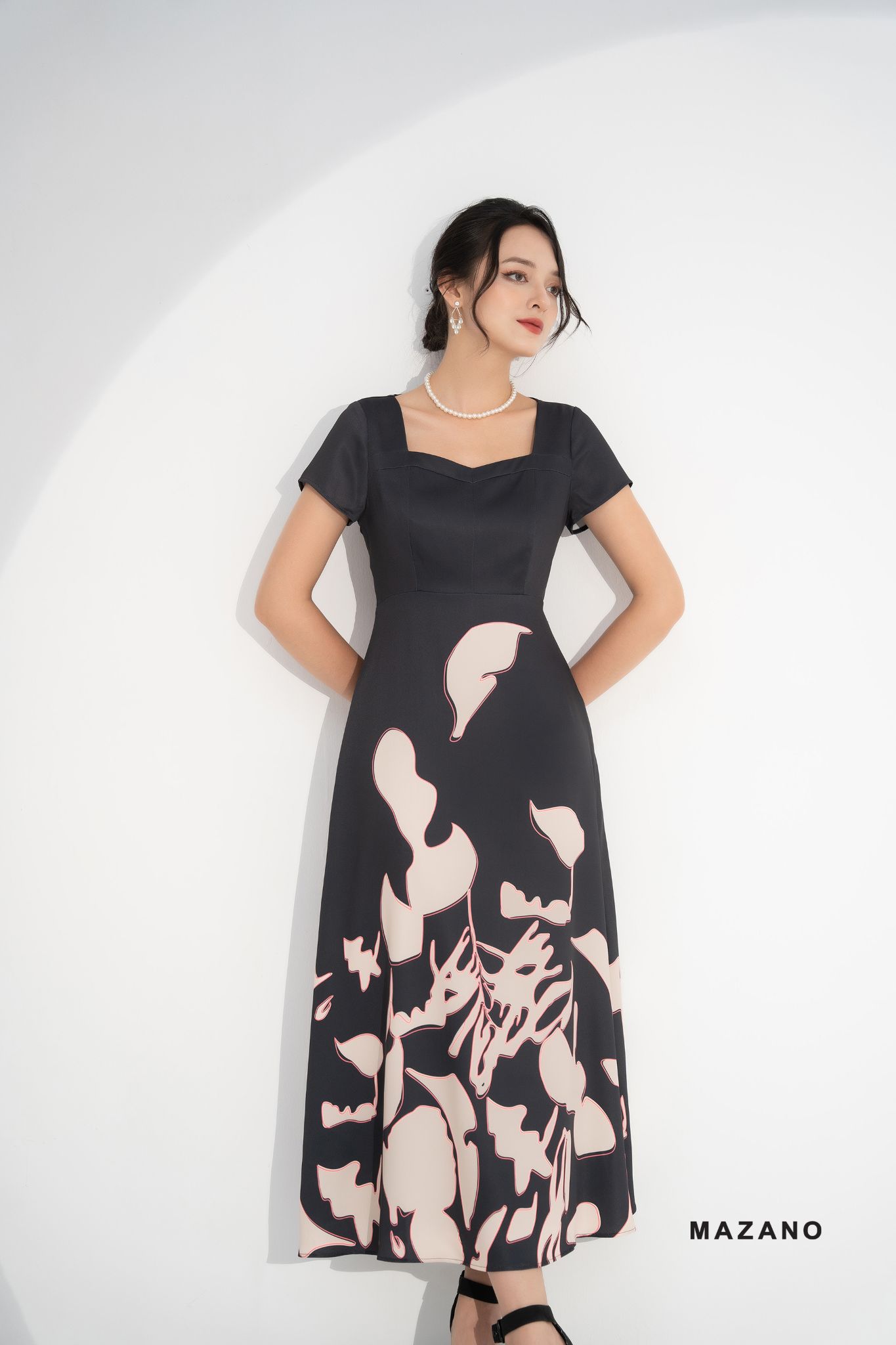 Đầm Lụa Đen Hoạ Tiết Cách Điệu_thumbnail_2