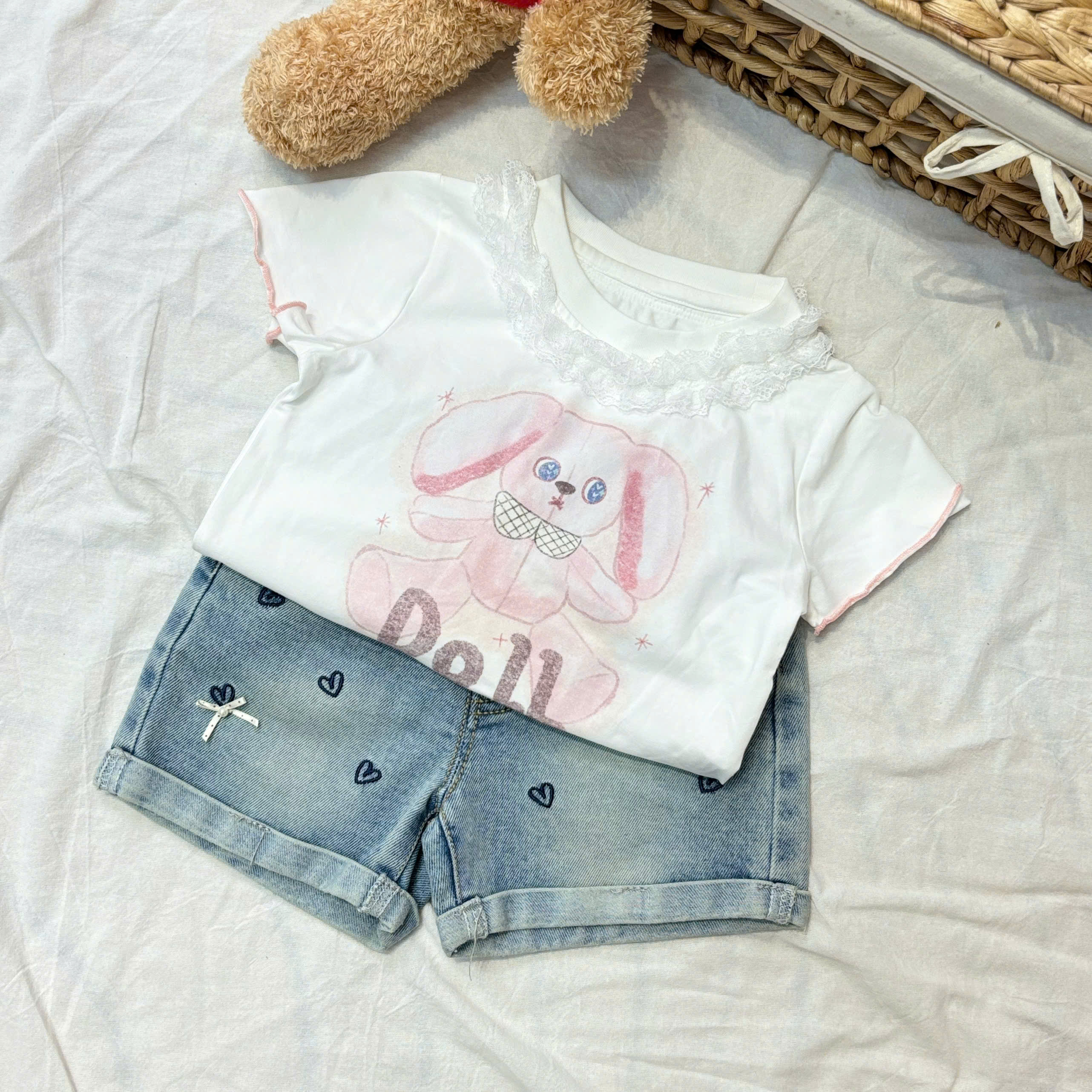 (A123) Áo thun hoạ tiết thỏ bông cổ ren sz90-130