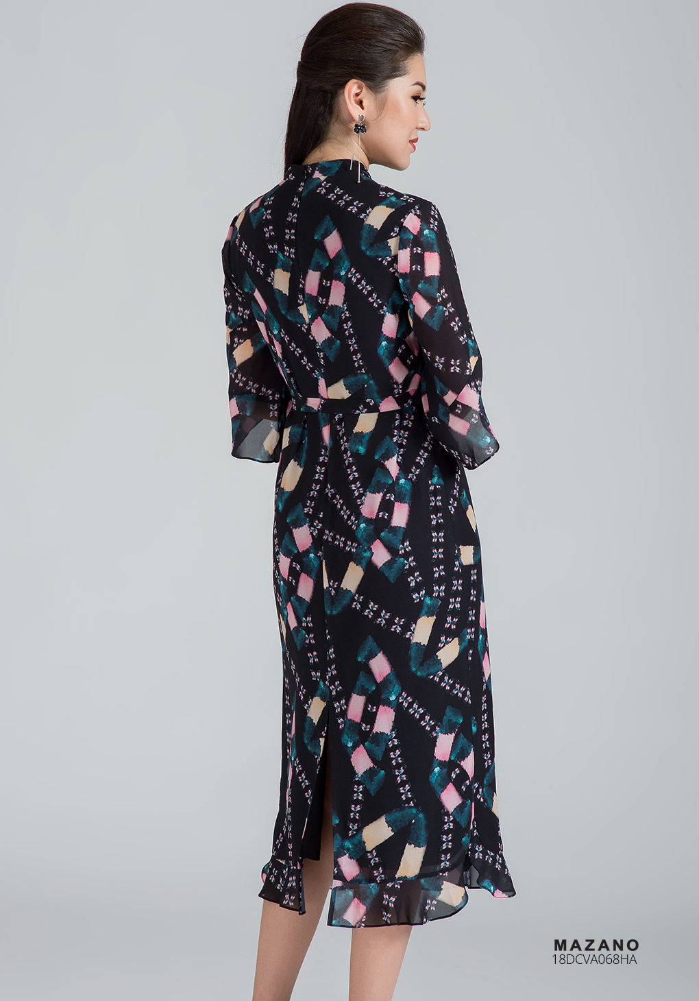 Váy đen họa tiết suông cổ lọ_thumbnail_2