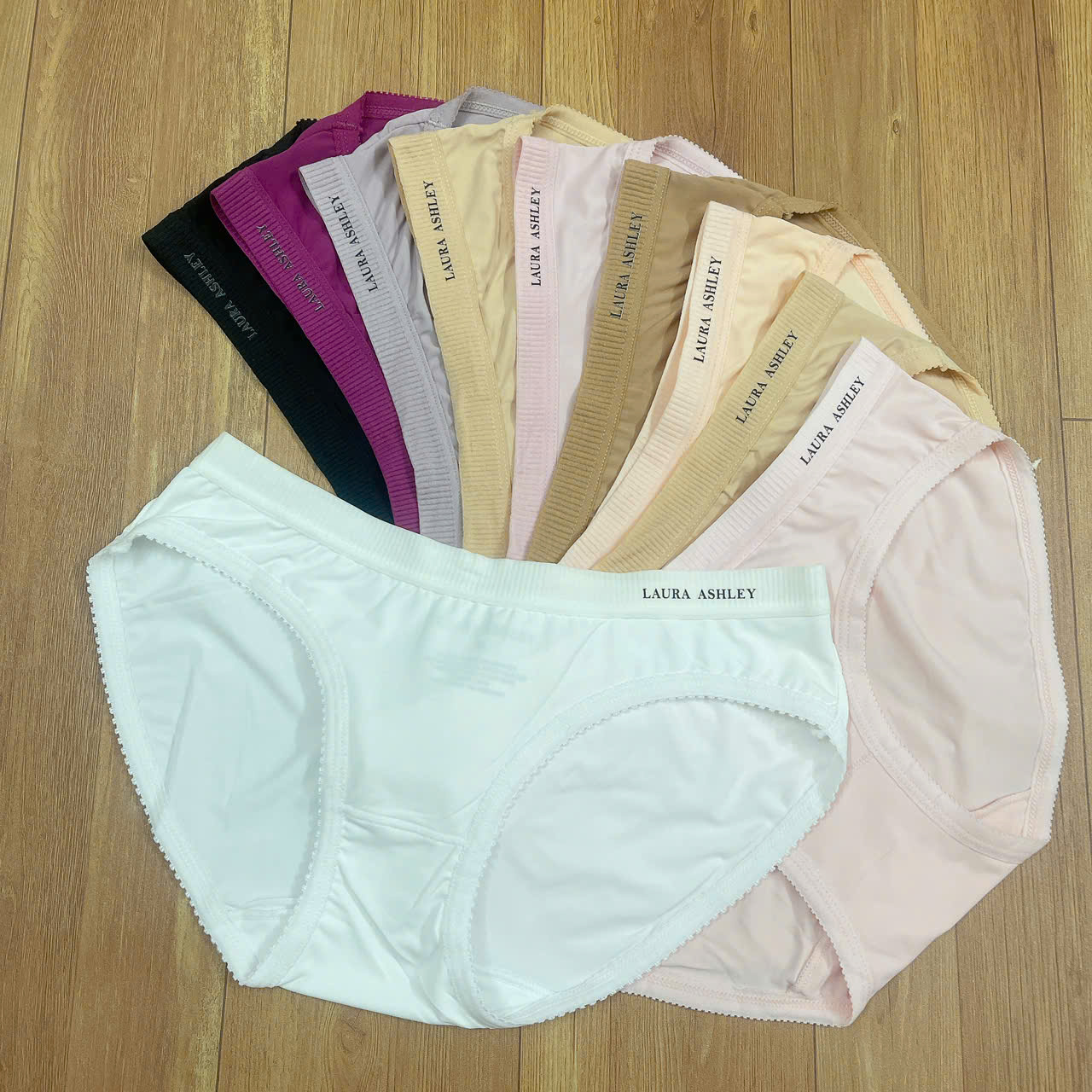 C59 CHIP NU LAURA 5C_thumbnail_2