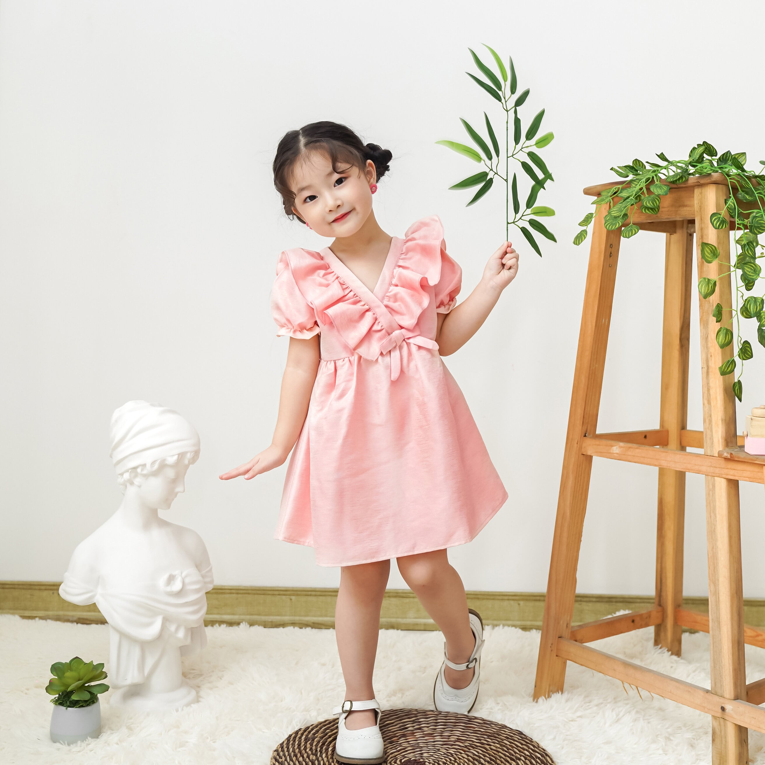 Váy cổ V bèo cánh tiên_thumbnail_1