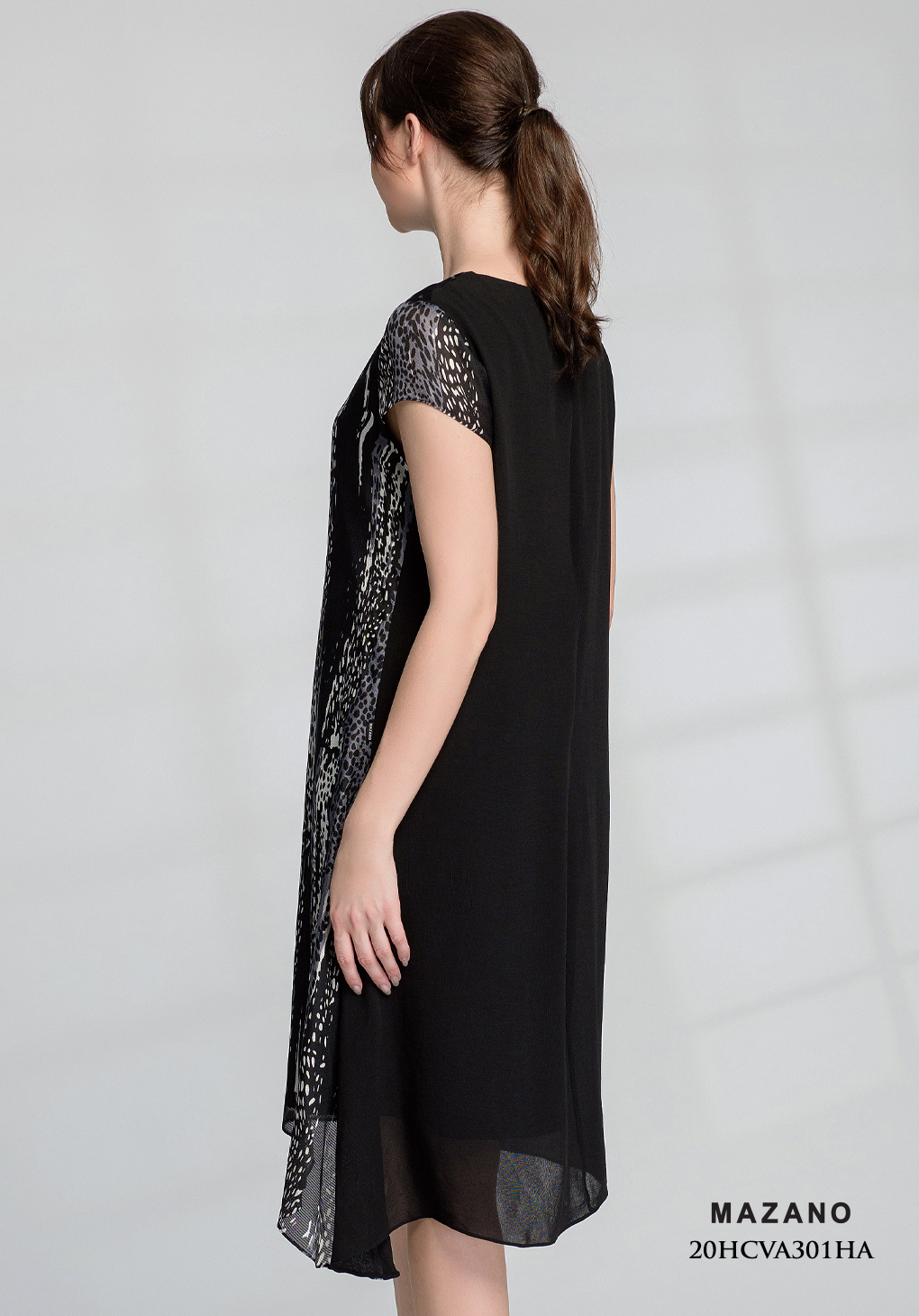 Đầm đen suông A dáng mullet tơ tằm tự nhiên