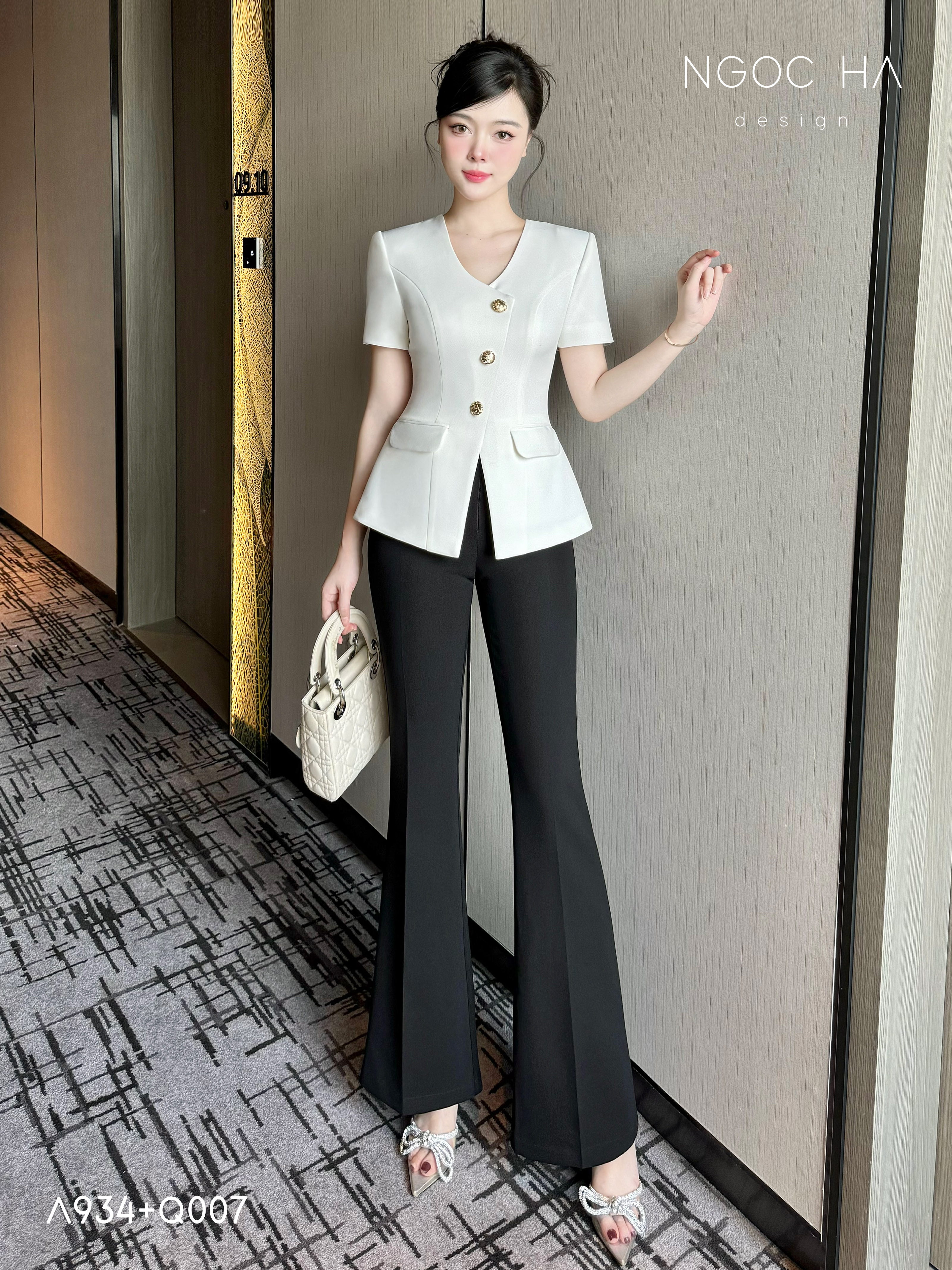 Amy Top_ Áo Vạt Chéo Đính 3 Cúc Tay Cộc Màu Trắng A934