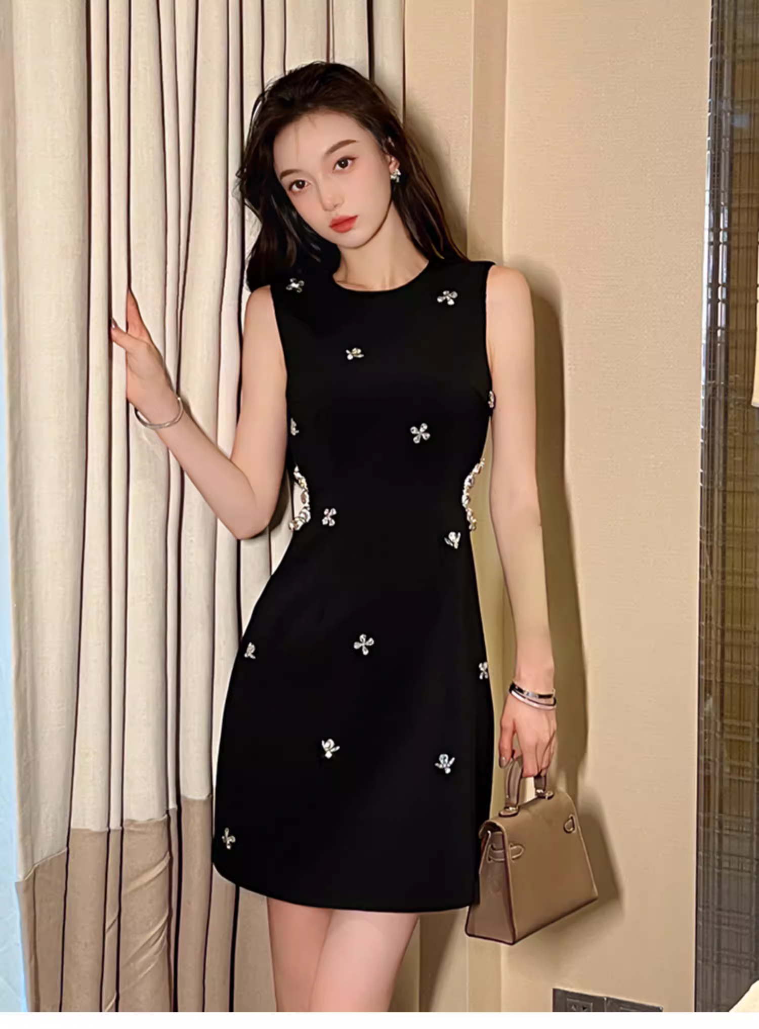 16127-Đầm suông đen đi tiệc  ép hạt cách điệu ( chéo nhật)_thumbnail_1