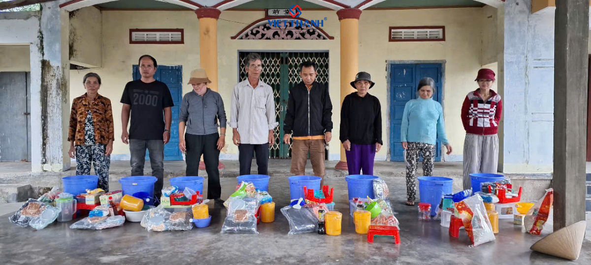 NHỰA VIỆT THÀNH ĐỒNG HÀNH VỮNG BƯỚC CÙNG NGƯỜI DÂN VÙNG LŨ
