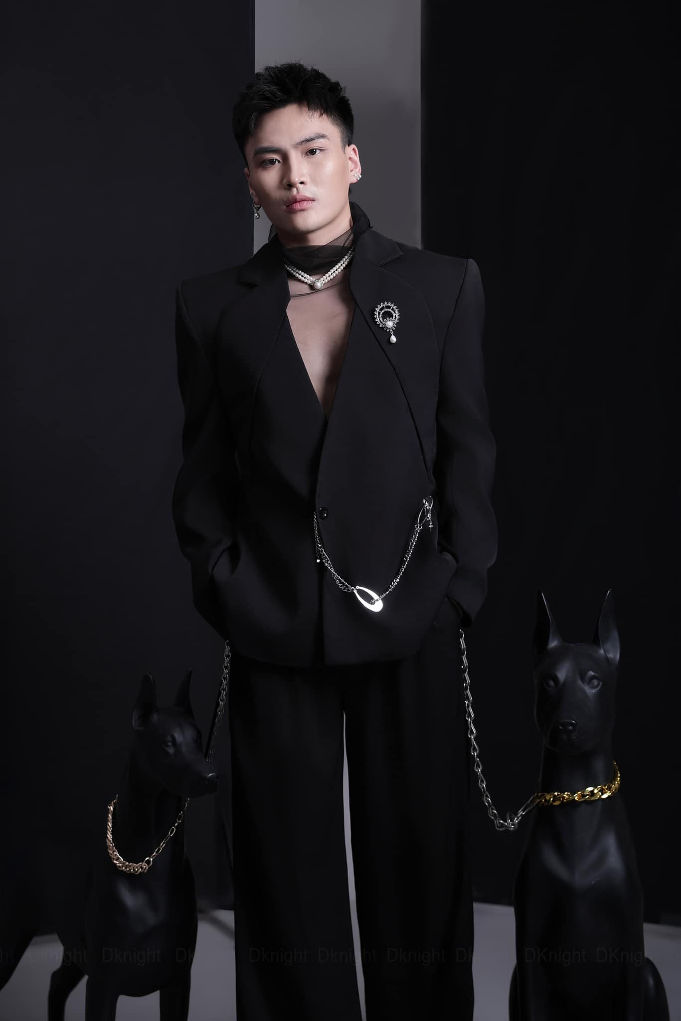 Suit đen quyền lực – Sang trọng & cá tính_thumbnail_4