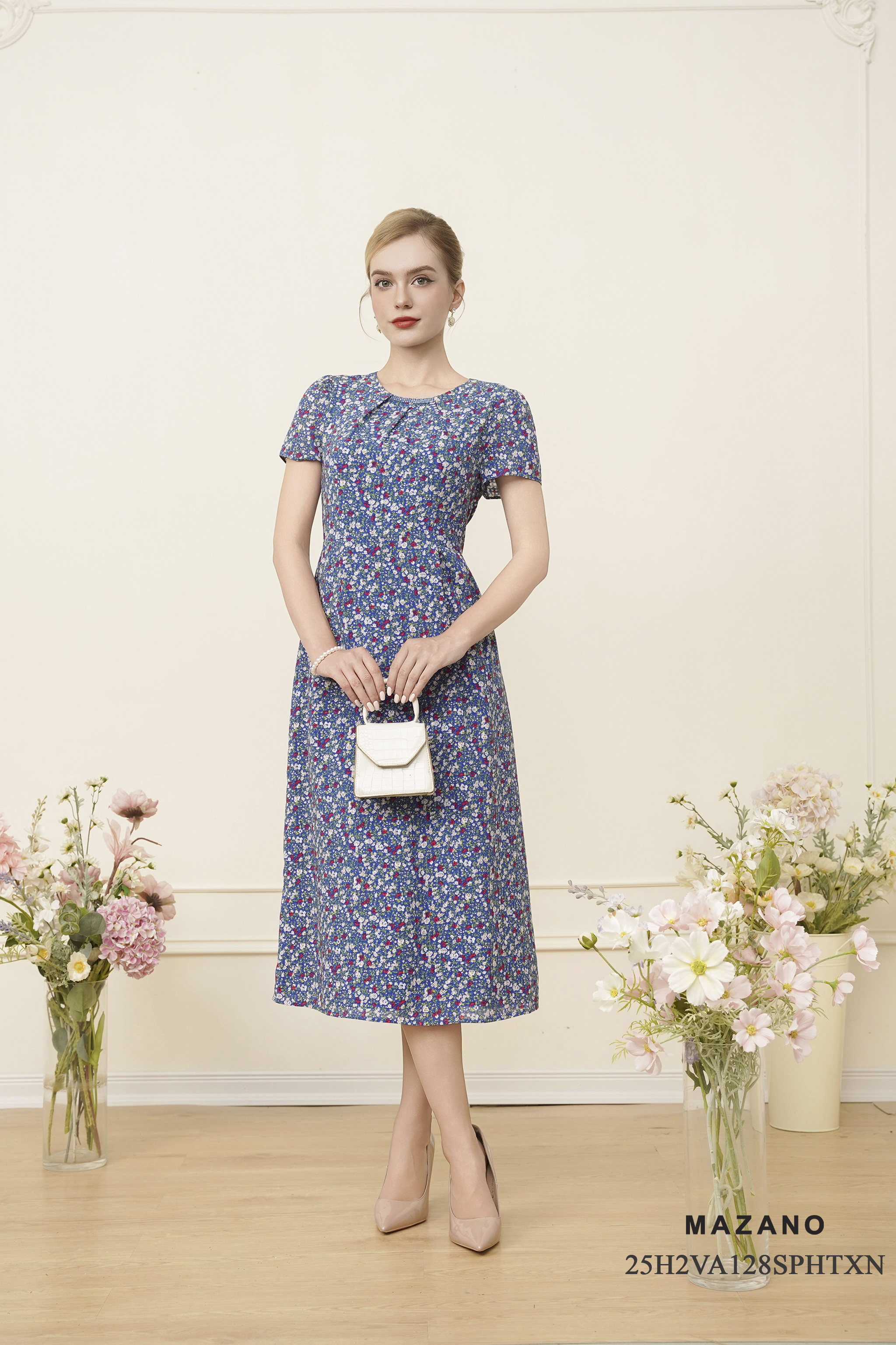 Váy Đầm thân ôm vừa chân A xếp ly Vải thô mỏng Họa tiết hoa nhí Cổ tròn Tay ngắn