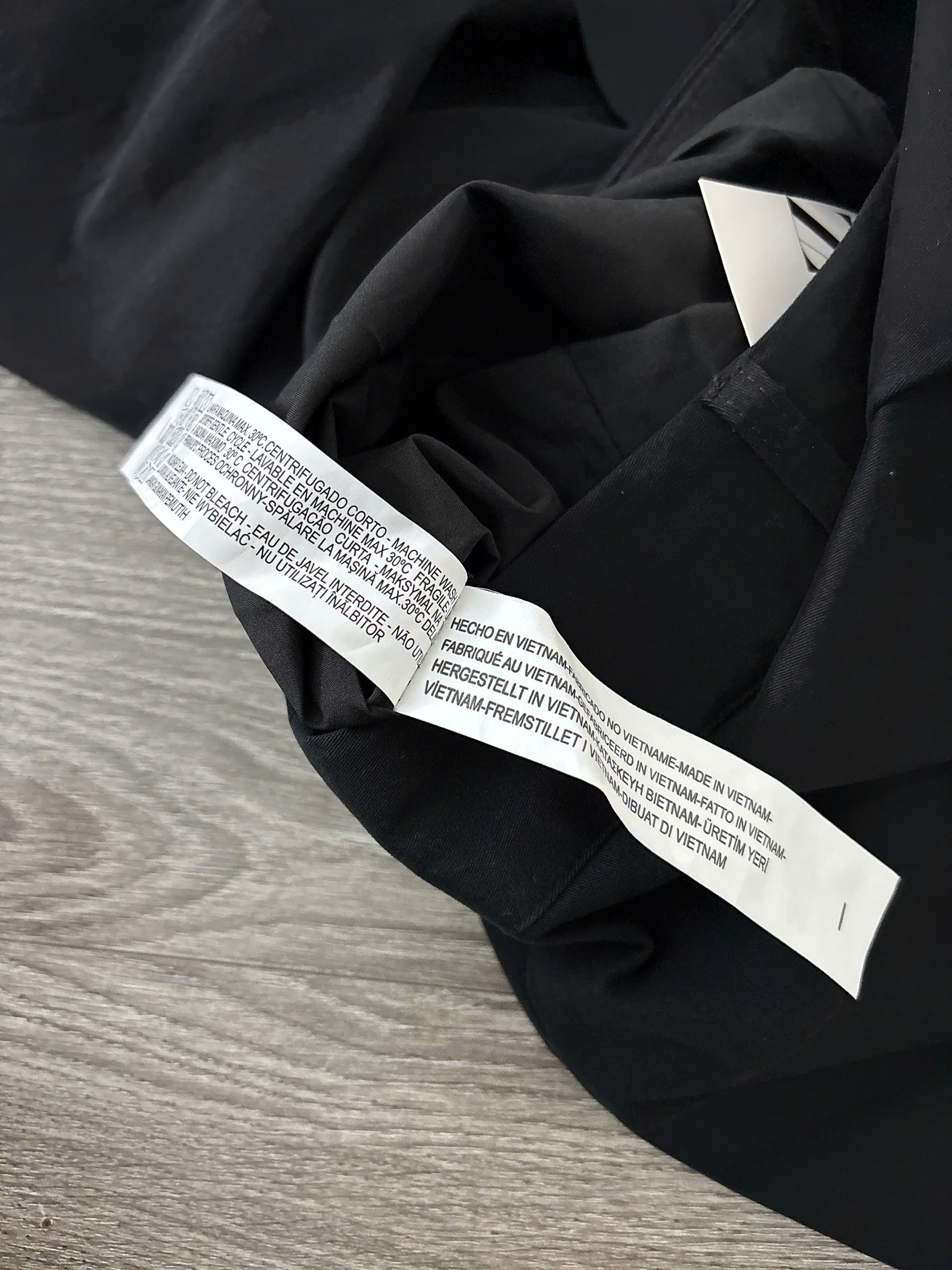 C84 CHÂN VÁY ĐEN_thumbnail_2