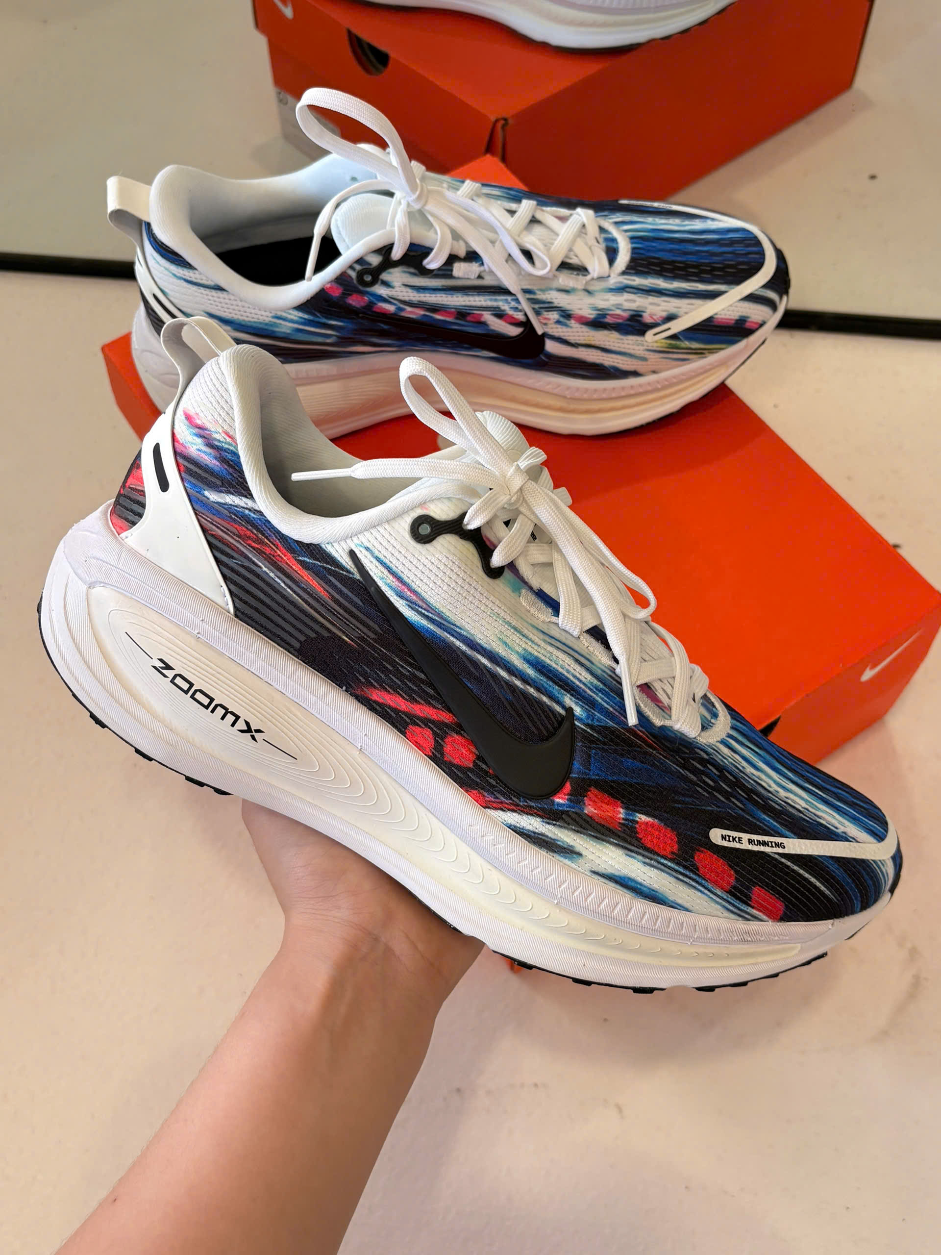 Nike Vomero 18 SE IB8164-999