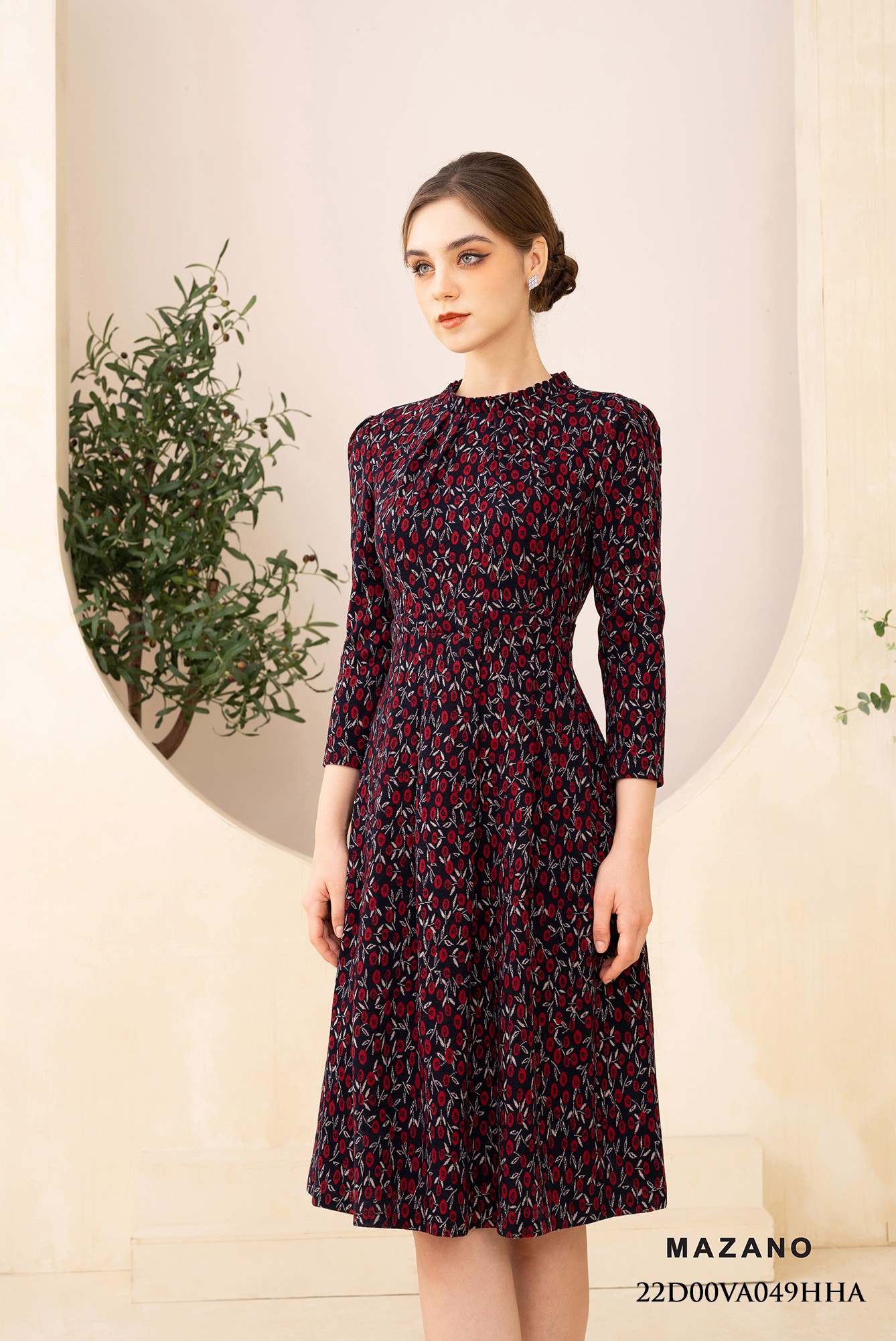 Đầm len họa tiết chân xếp ly phối bèo cổ