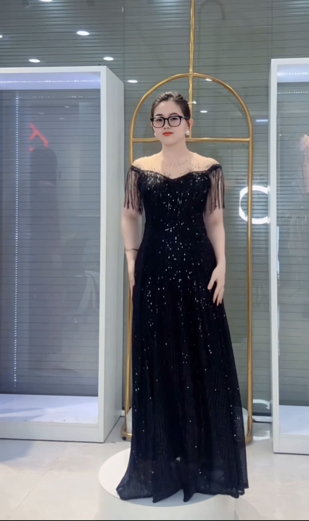 Đầm dạ hội dự tiệc kim sa phối tua rua cổ cao cấp_thumbnail_2