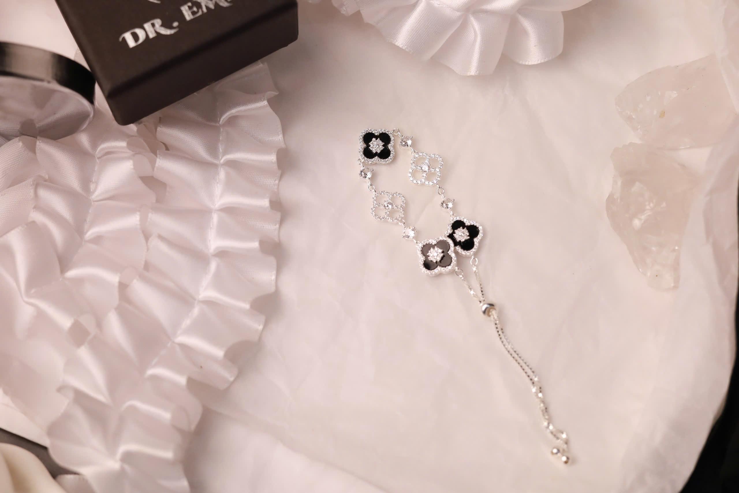 Vòng tay bạc cỏ 4 lá dây rút xi bạch kim xà cừ đen_thumbnail_1