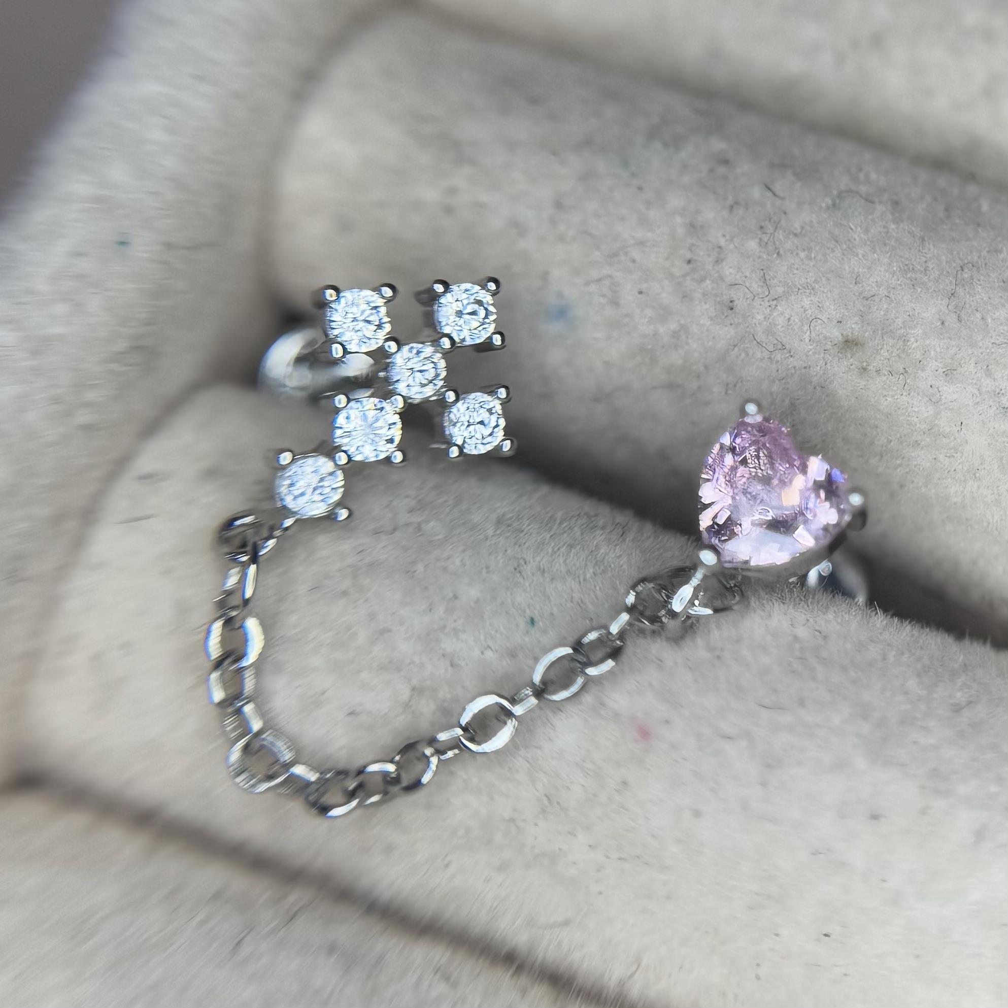 khuyên kiểu xích thánh giá và trái tim hồng