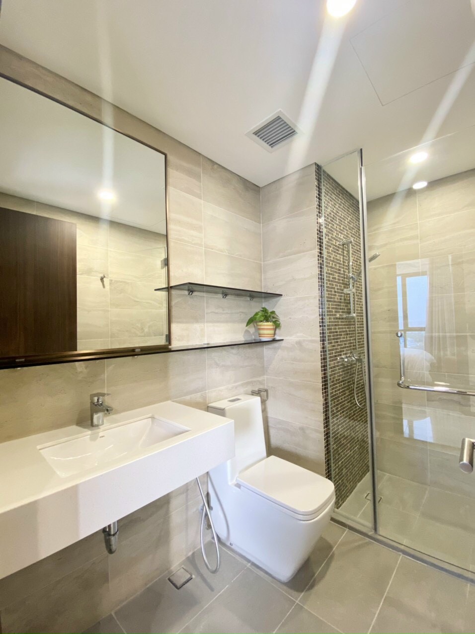 Siêu hot tại One Verandah căn 2pn , giá cực tốt , nội thất chuẩn đẹp y hình._thumbnail_4