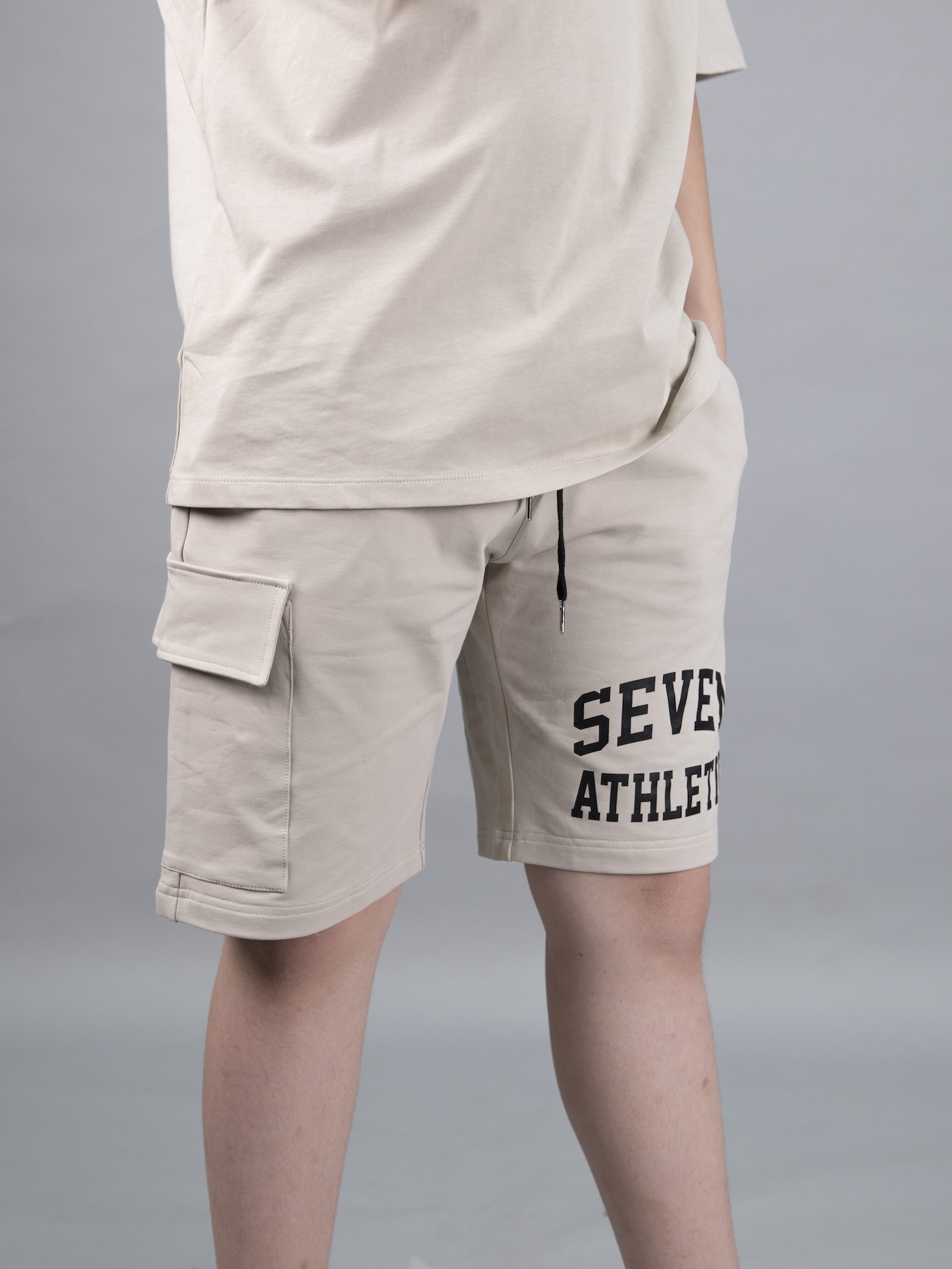 Quần short da cá be túi hộp in Seven