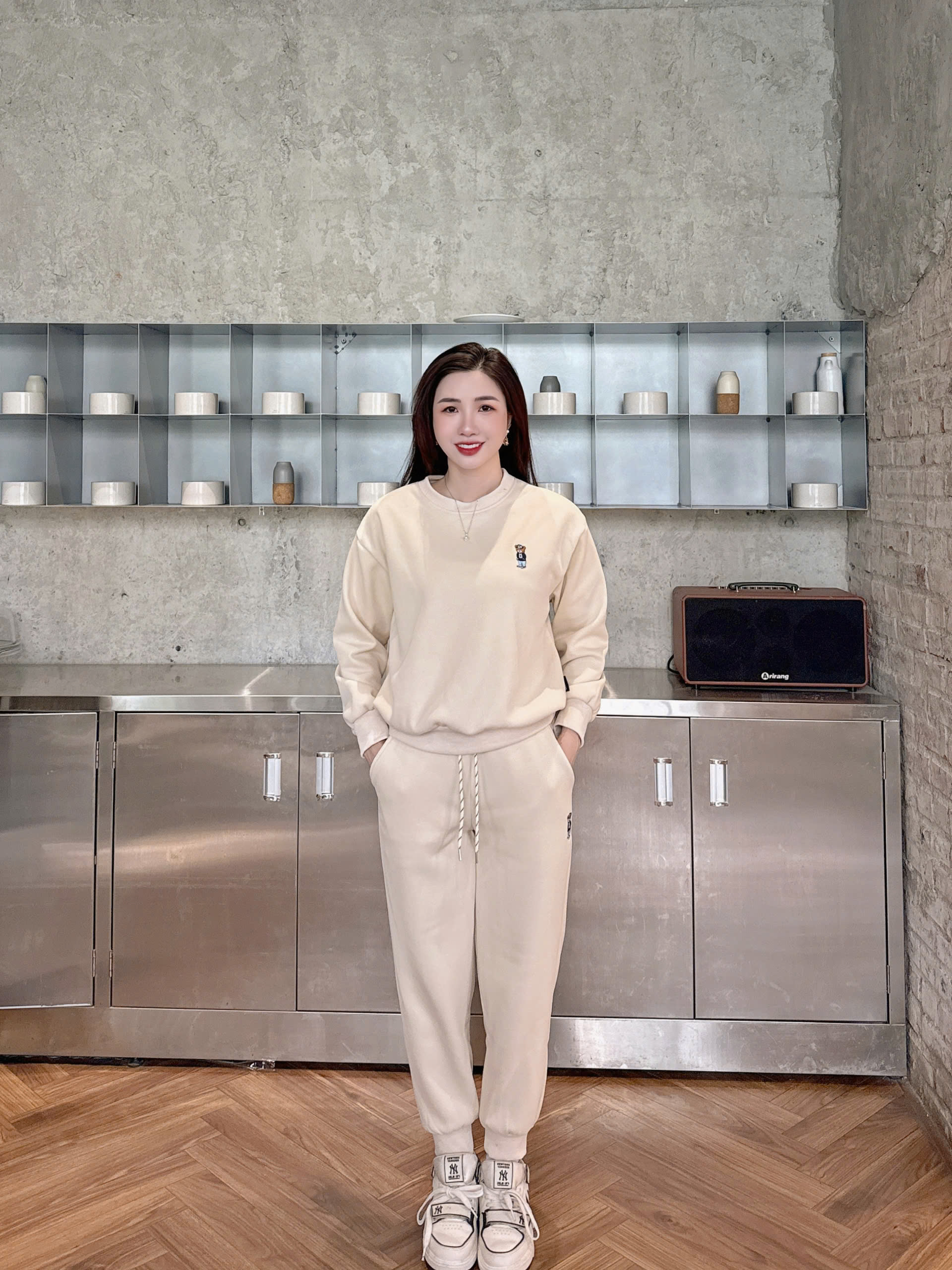 25BG175-Bộ quần áo nỉ lót nhung NỮ logo hình gấu quần bo gấu 010326_thumbnail_2