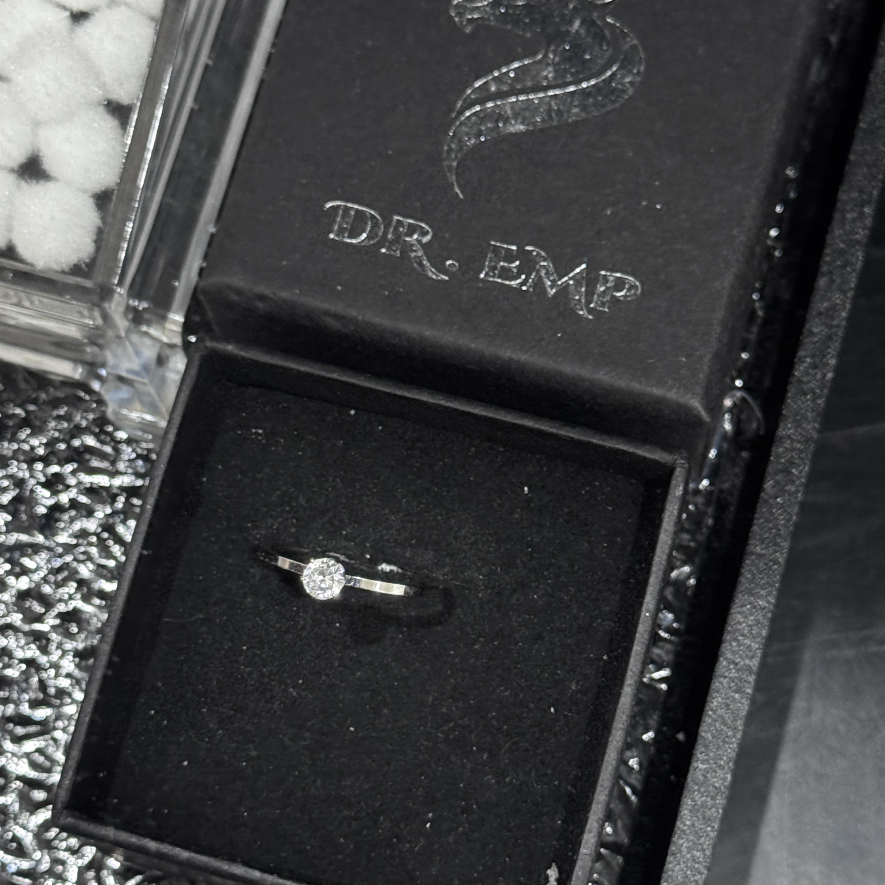 Nhẫn kiểu titan đá nổi size 7.