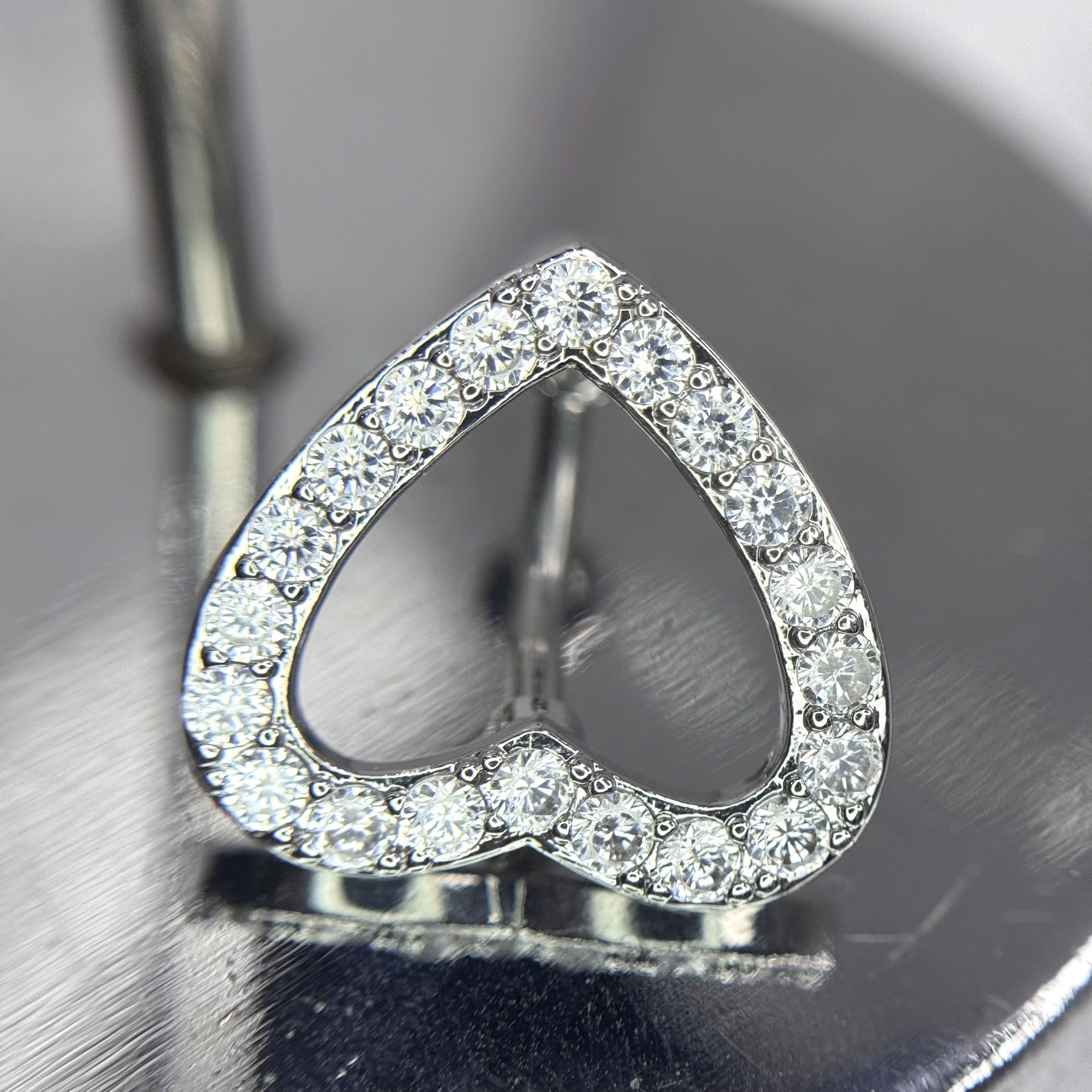 Rốn ngược trái tim trắng_thumbnail_1