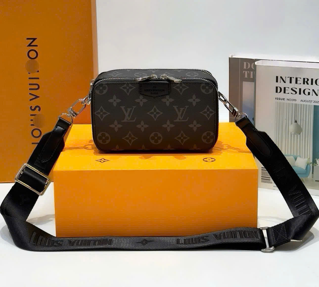 Túi đeo chéo dáng hộp chữ nhật LV hoa đen