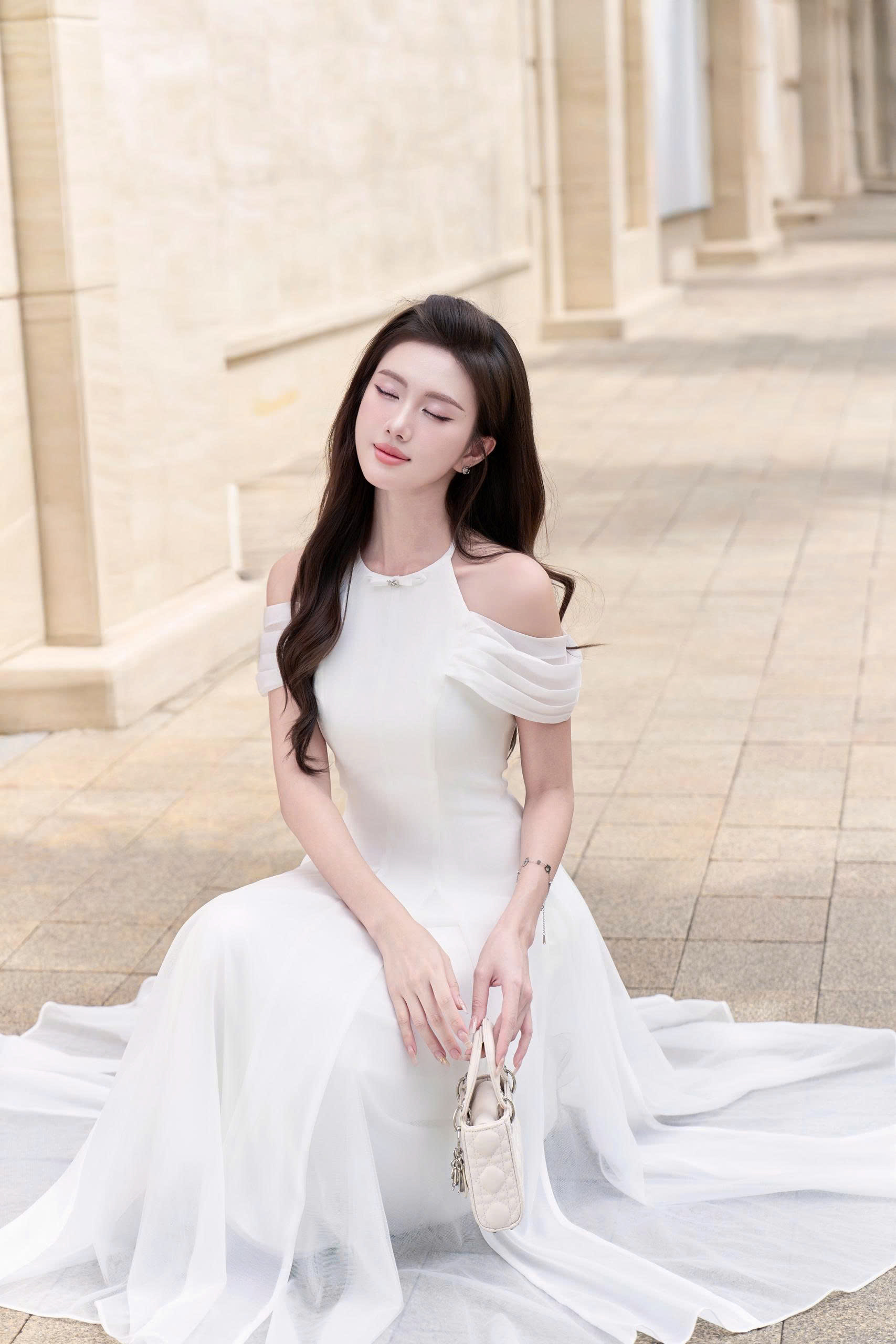 Váy cổ yếm trễ vai dáng dài_thumbnail_5