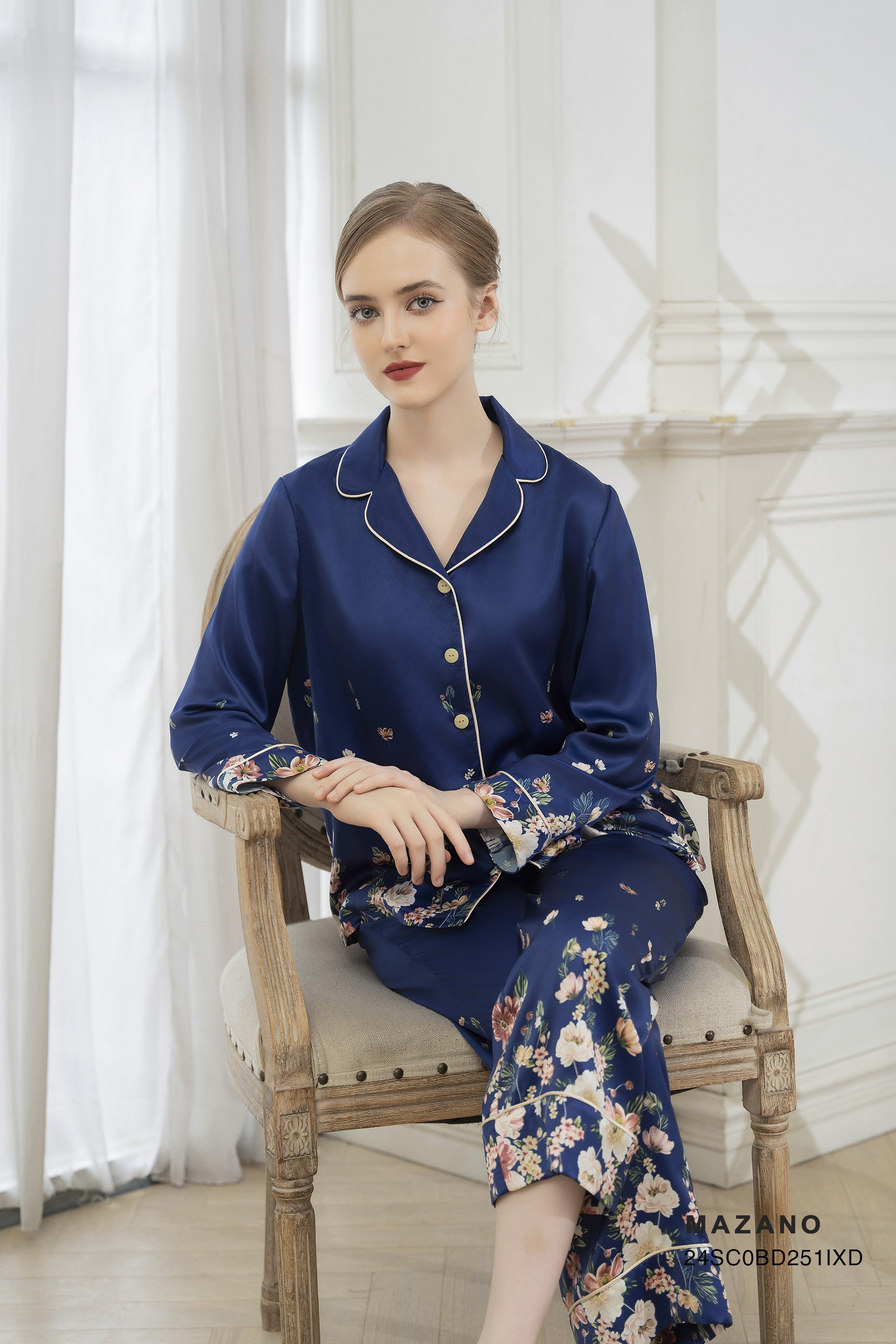 Bộ mặc nhà suông Vải lụa   Họa tiết in hoa bố cục  Cổ bẻ ve Tay dài Dài quần tới mắt cá chân_thumbnail_4