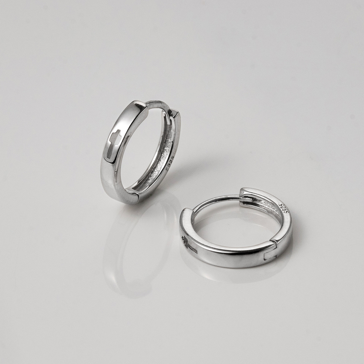Khuyên tai Thánh Giá bạc unisex tròn trơn có chốt bấm/ trang sức Công Giáo KB04_thumbnail_3
