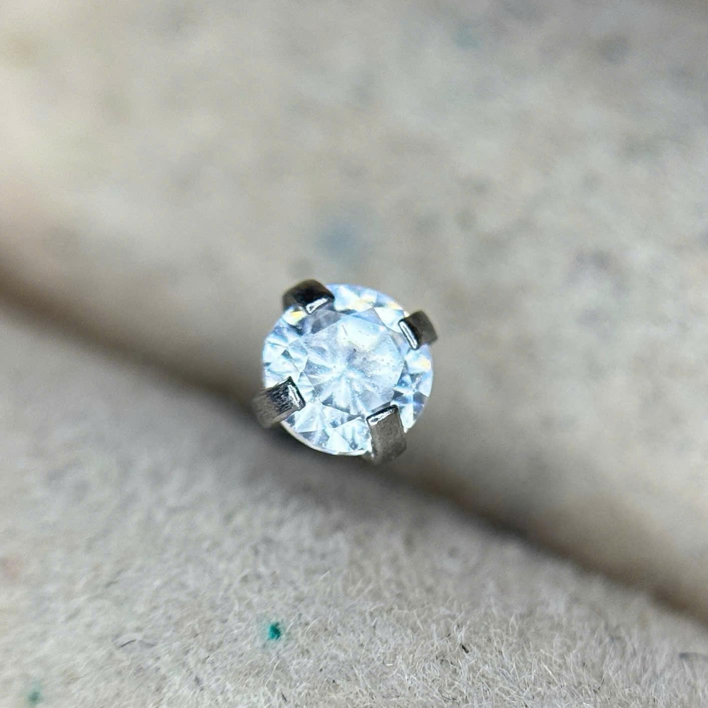 Kim cương size 3 đít dẹt vặn.