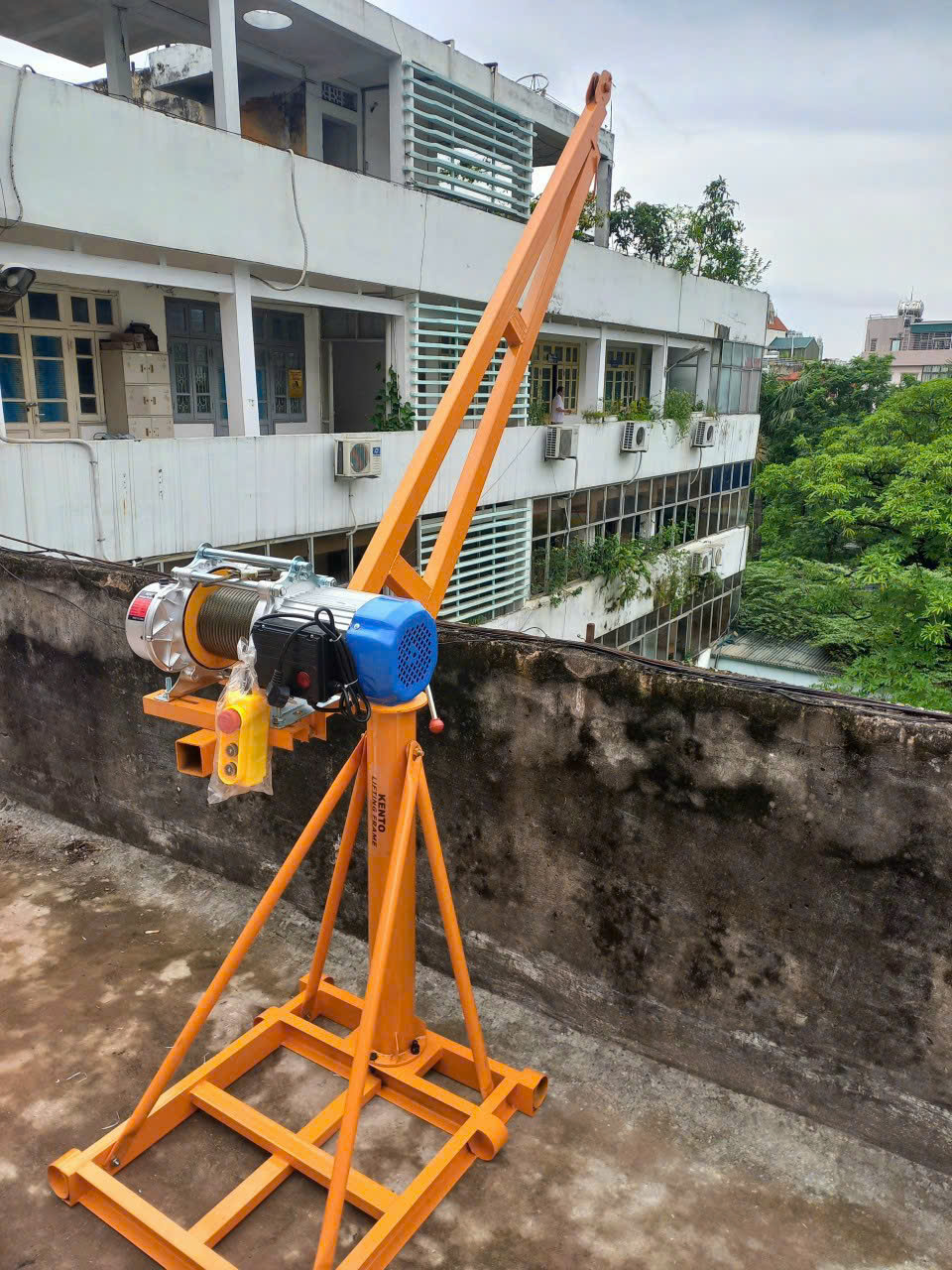 Khung cẩu xoay 360 độ, Tải trọng 500kg, 1 Tấn gắn các loại máy tời xây dựng (chưa kèm tời)_thumbnail_1