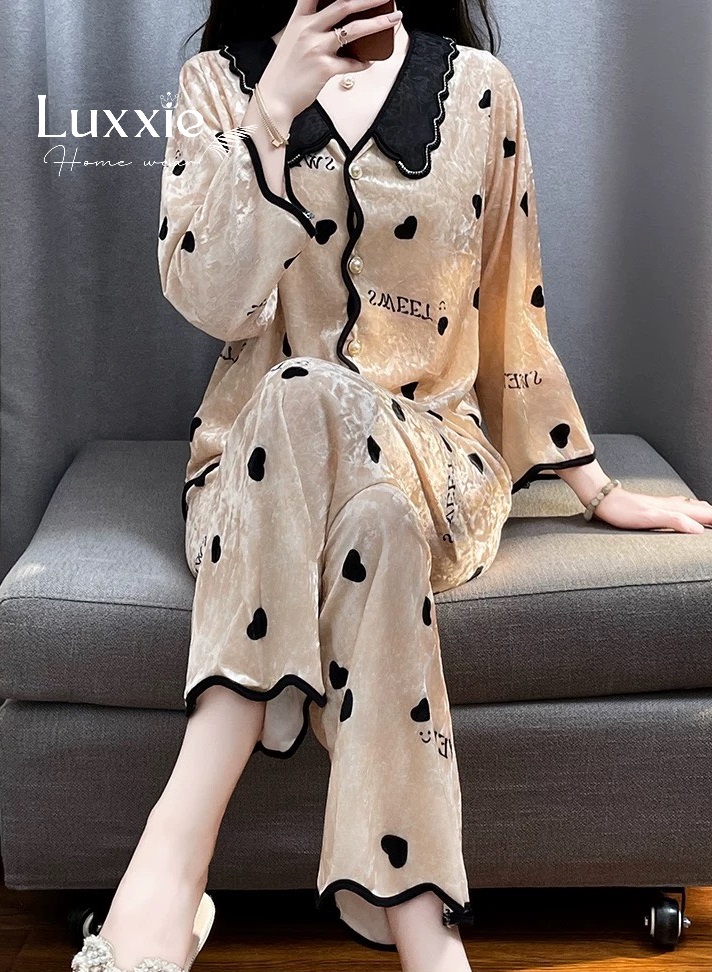 NHUNG03 Bộ ngủ nhung vàng họa tiết trái tim cổ lưới