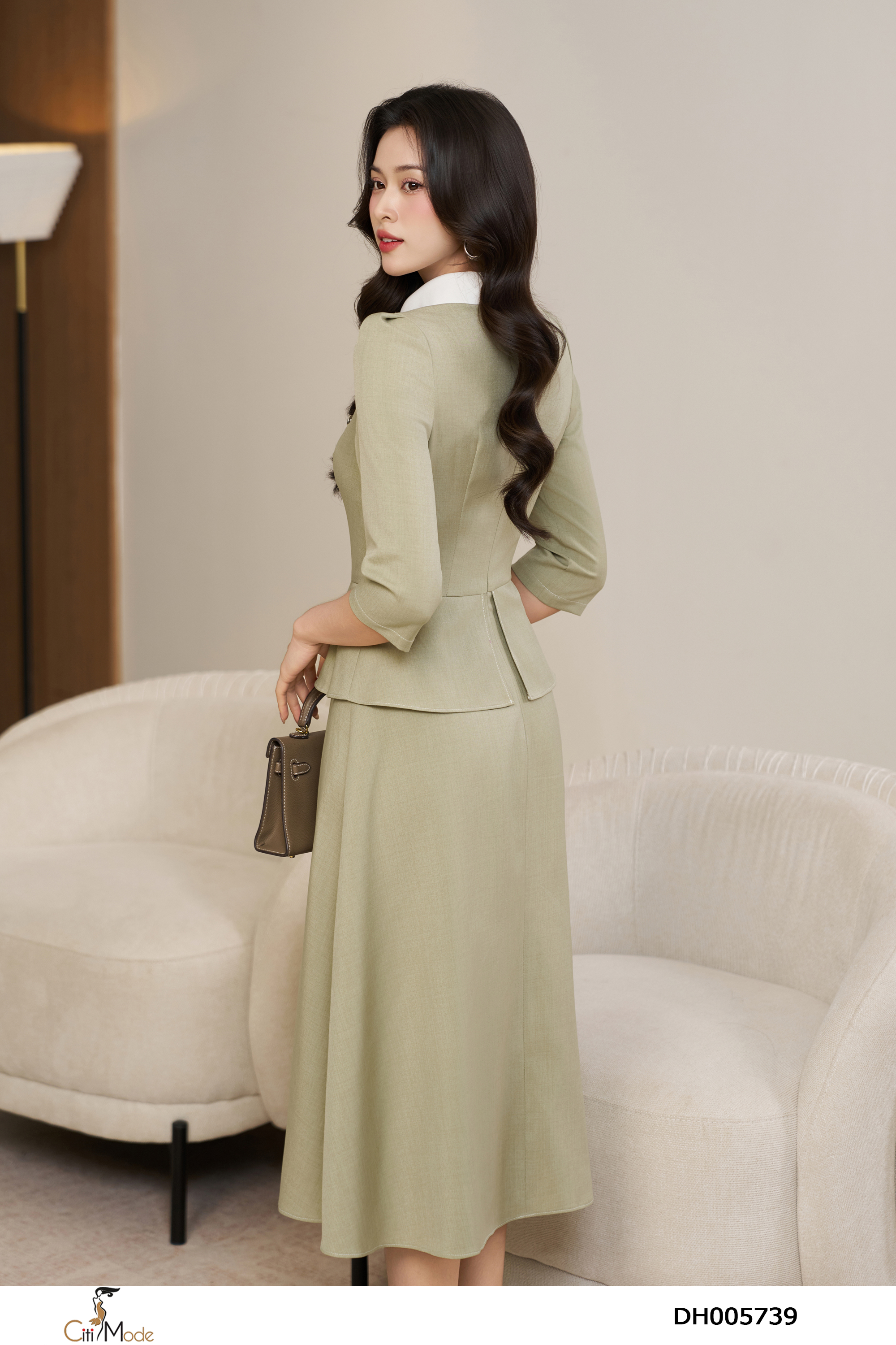 Đầm liền xòe bơ peplum viền lé cổ đức trắng tay lỡ