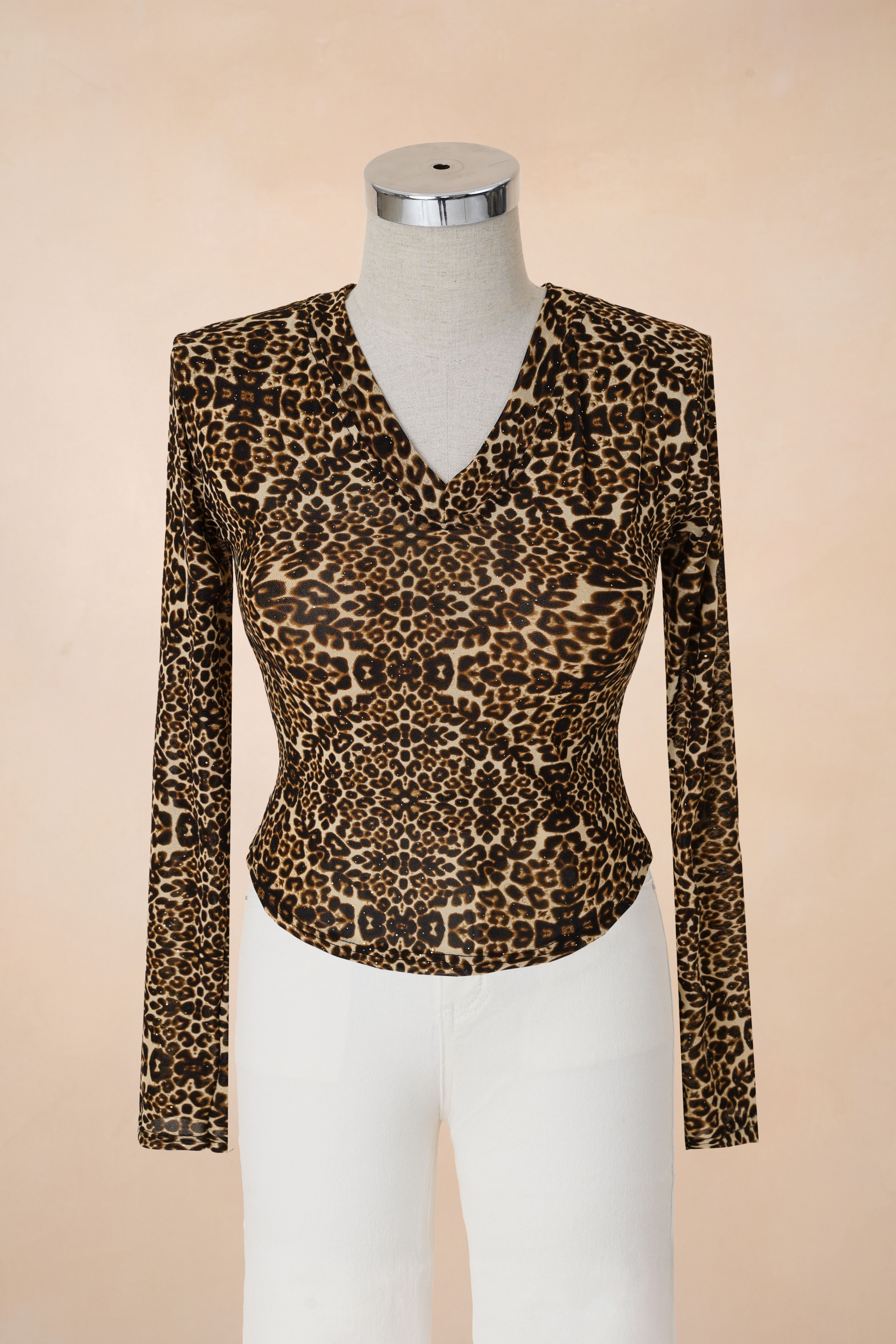 Áo Cổ V Hoạ Tiết Báo Chấm Đá