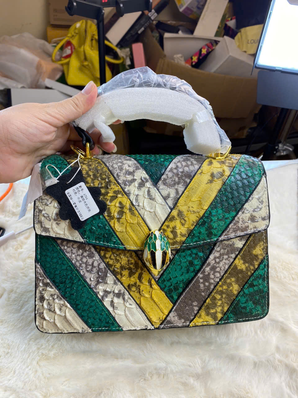 túi xách đầu rắn