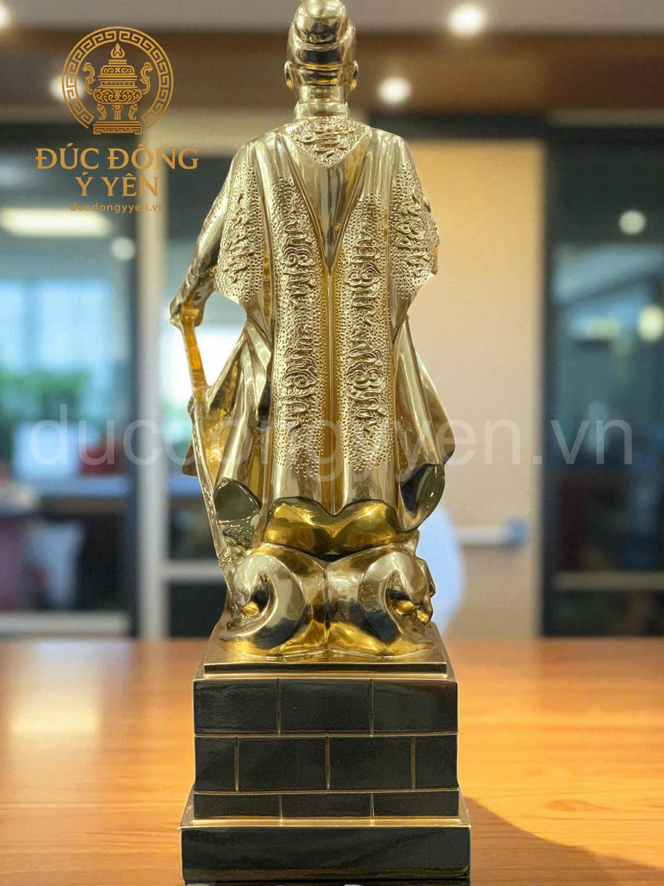 Tượng trần hưng đạo đúc đồng đỏ thiếp vàng 9999 hoa văn nổi _thumbnail_4
