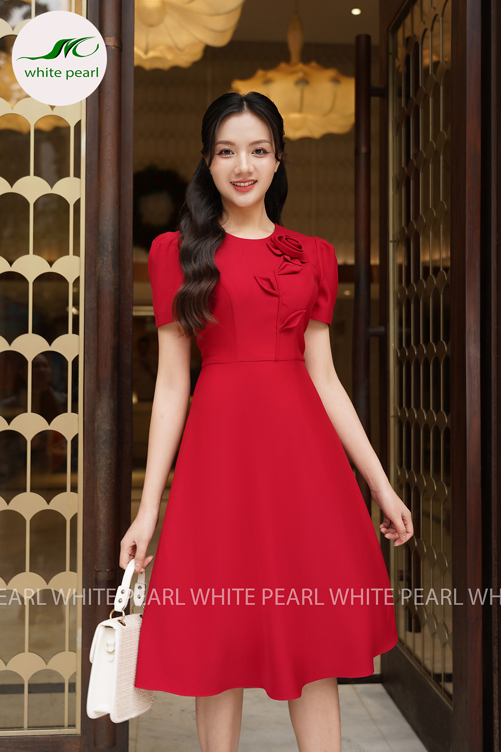 Mẫu đầm xòe liền cổ tròn đính hoa D2401 màu Đỏ thời trang công sở cao cấp White Pearl