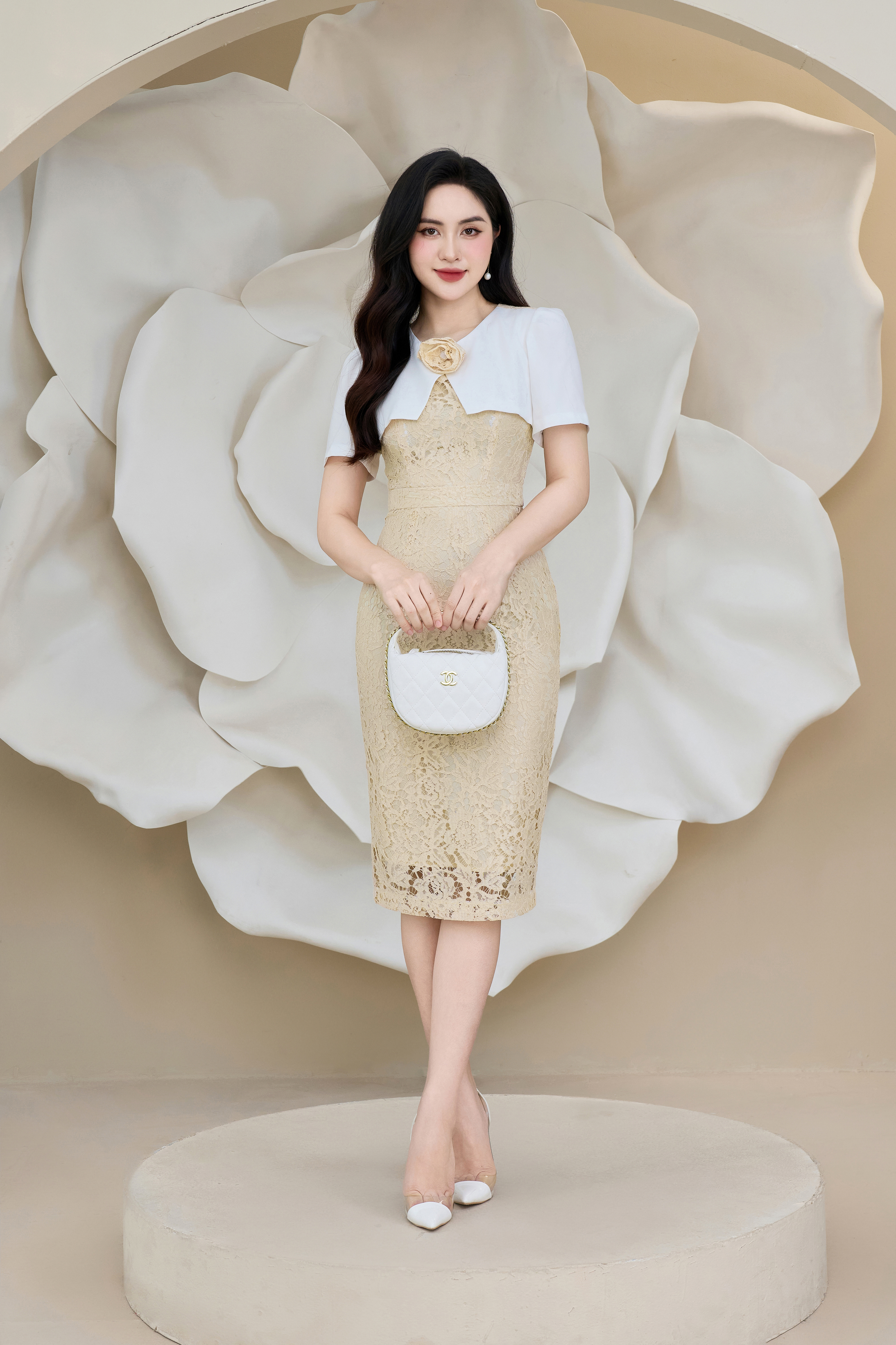 Đầm ôm ren be phối áo ngoài trắng_thumbnail_2