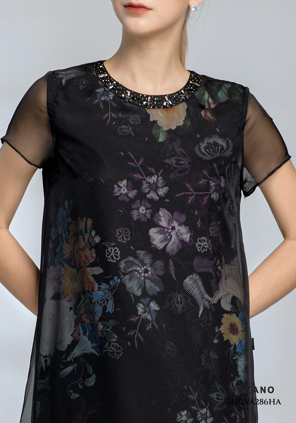 Đầm đen phủ họa tiết suông A đính hạt_thumbnail_4