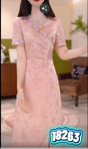 18263-Đầm suông lụa hồng viền ren xẻ tà trước (lụa, ren)