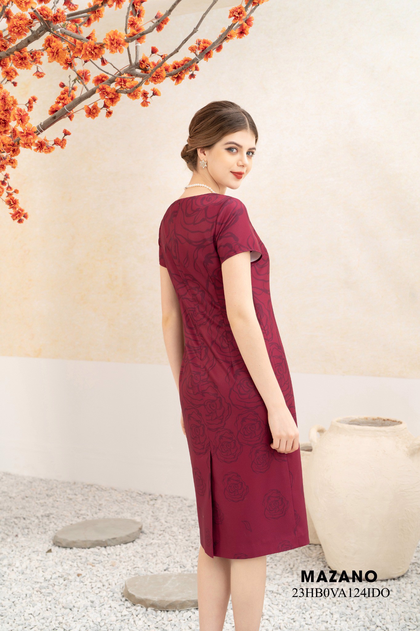 Đầm suông đỏ vừa họa tiết bố cục_thumbnail_2