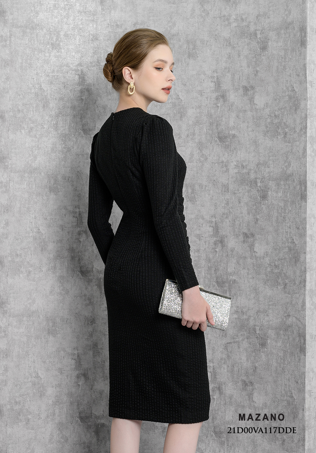 Đầm đen ôm xếp ly đính hoa tay bồng_thumbnail_3