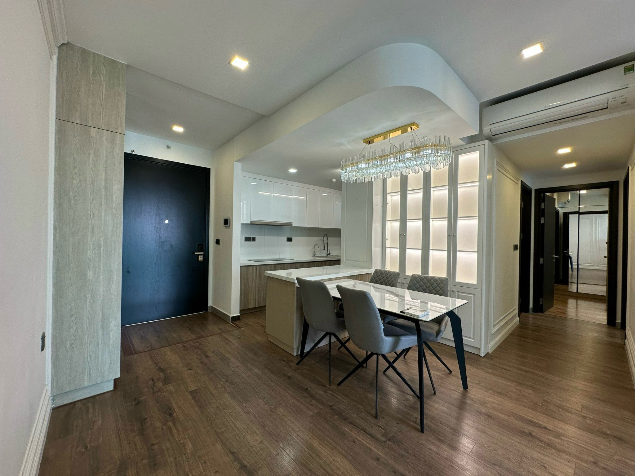 Căn 1 phòng ngủ bán giá tốt - view thành phố đẹp lung linh coi nhà 24/07