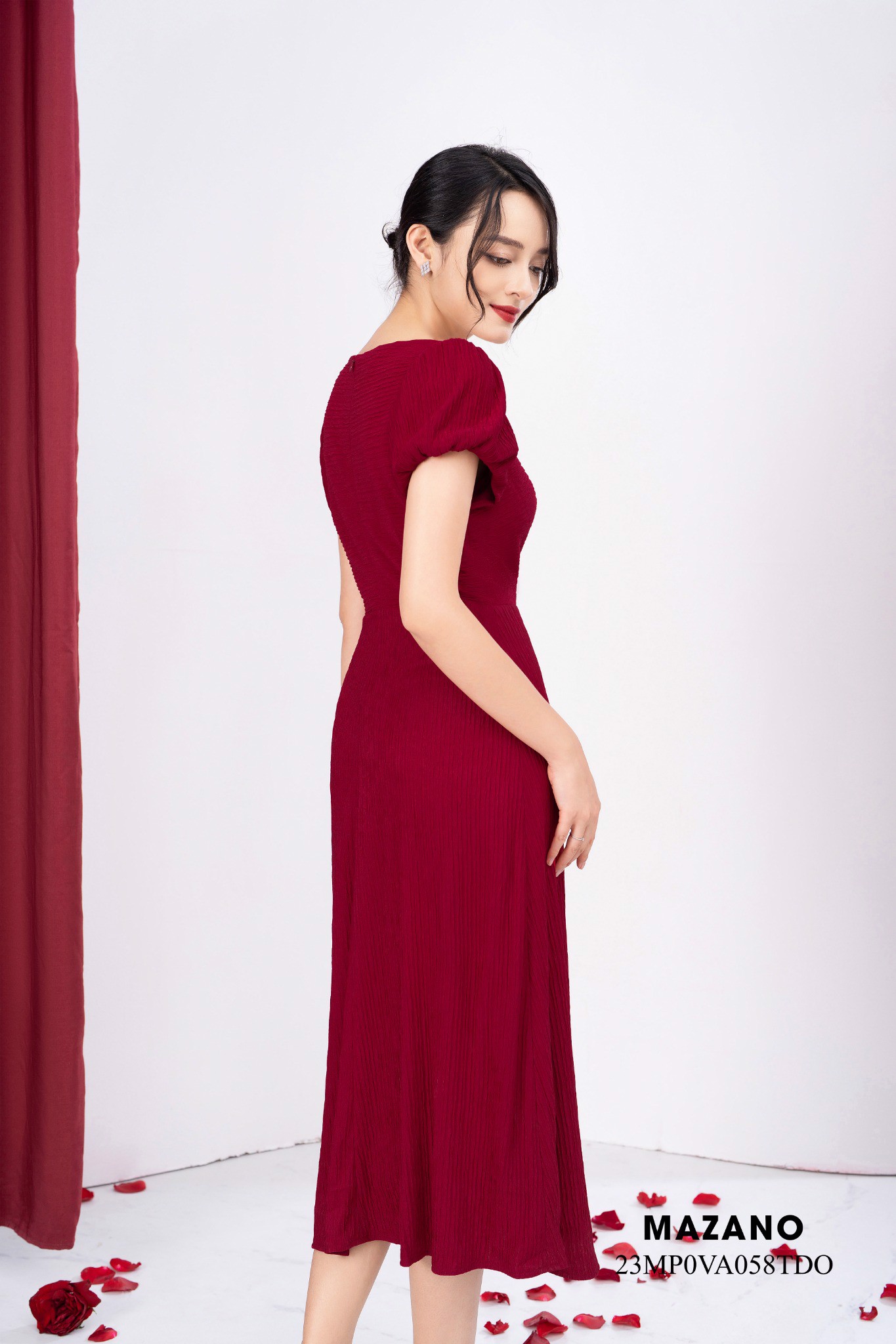 Váy Đầm ôm Chân rủ Vải thun xốp Cổ cách điệu Đính đá Tay ngắn Dài qua bắp chân_thumbnail_3