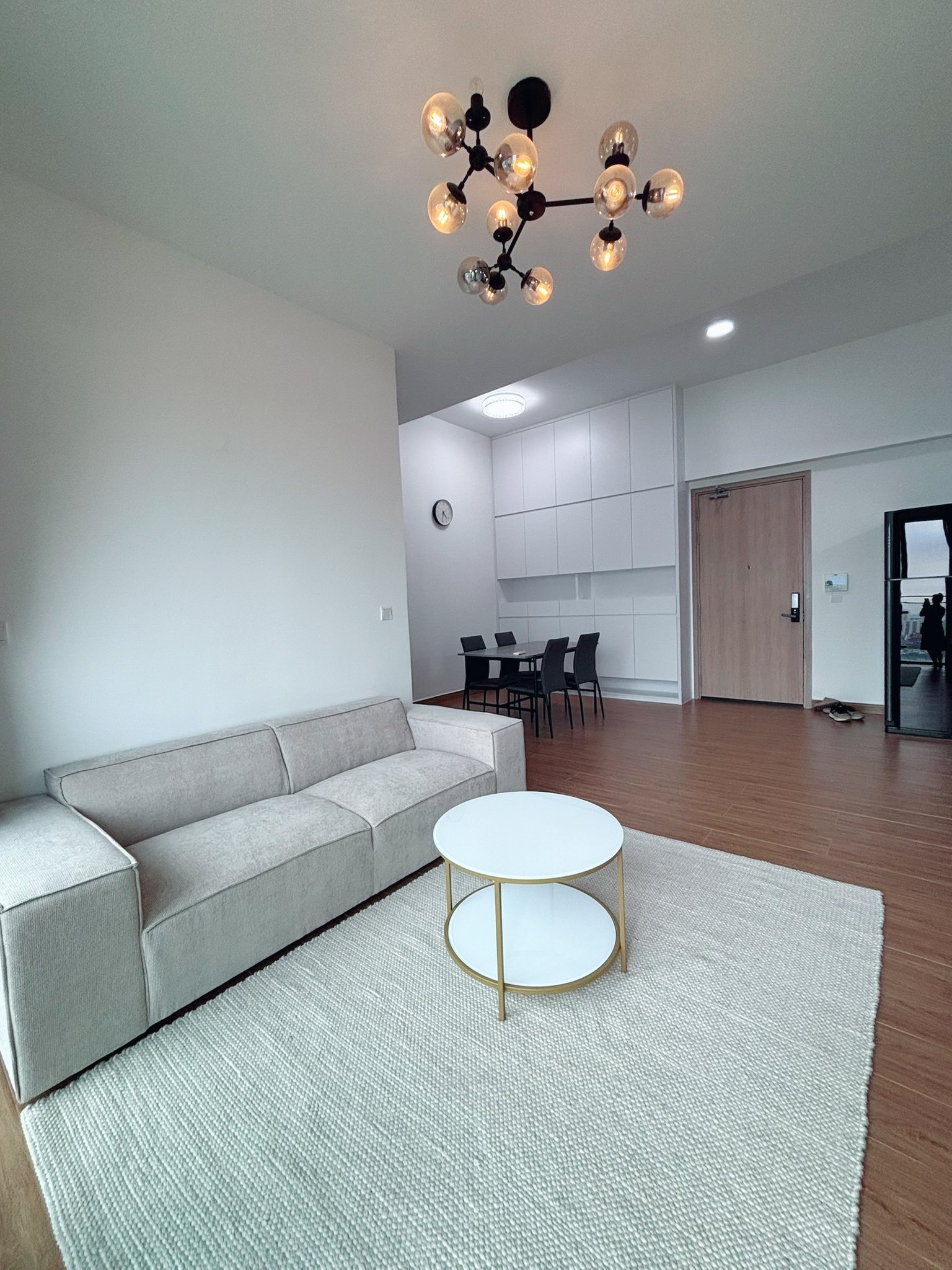 Cho thuê nhanh căn hộ 2PN, tầng cao, dt 89m2 Estella Heights