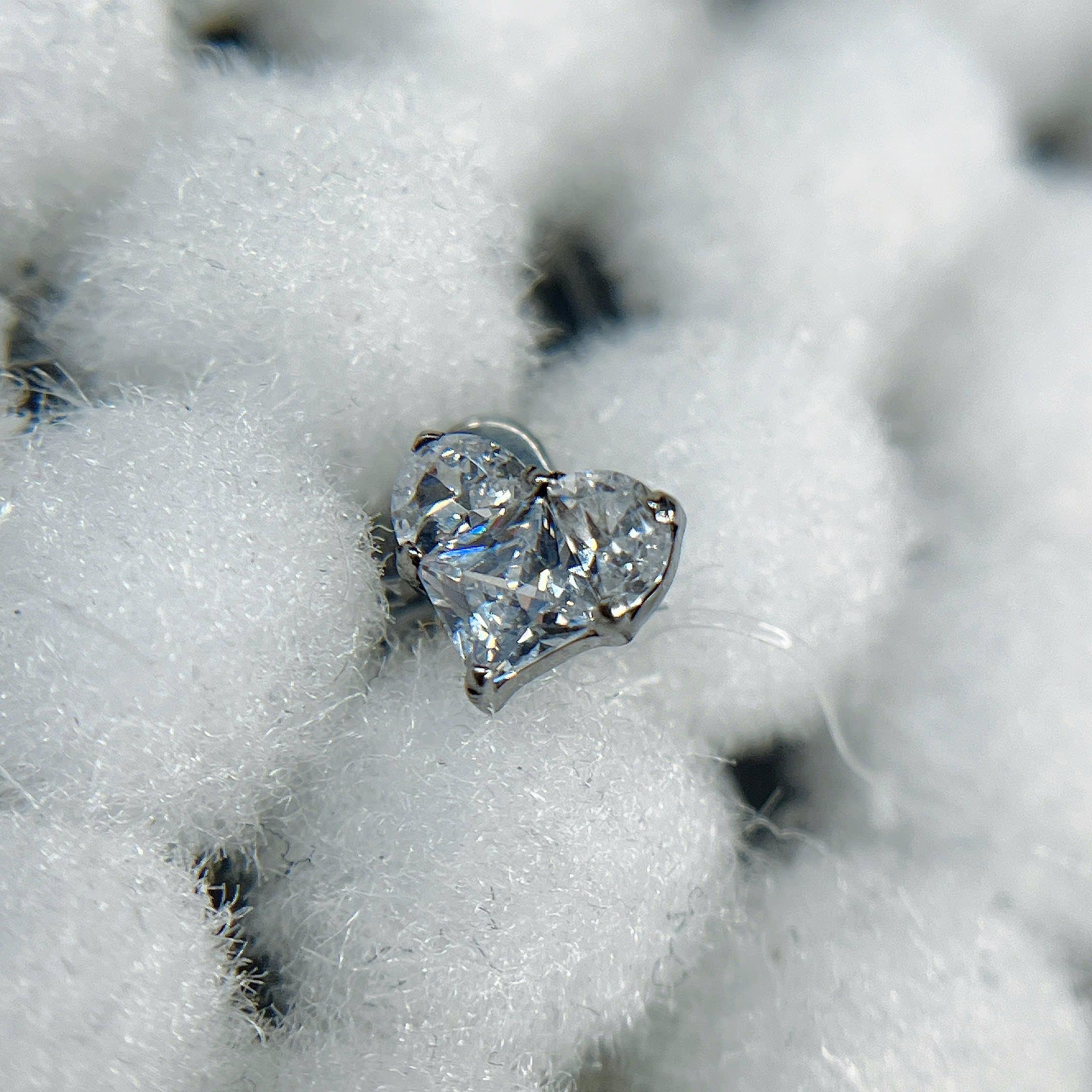 Khuyên cấy titan trái tim_thumbnail_3