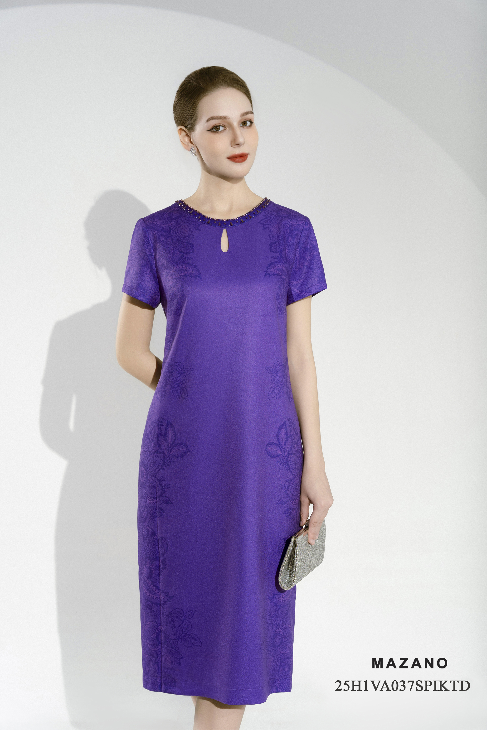 Váy Đầm suông Vải Lụa Hoạ tiết cách điệu Cổ tròn đính đá Tay ngắn Dài qua bắp chân