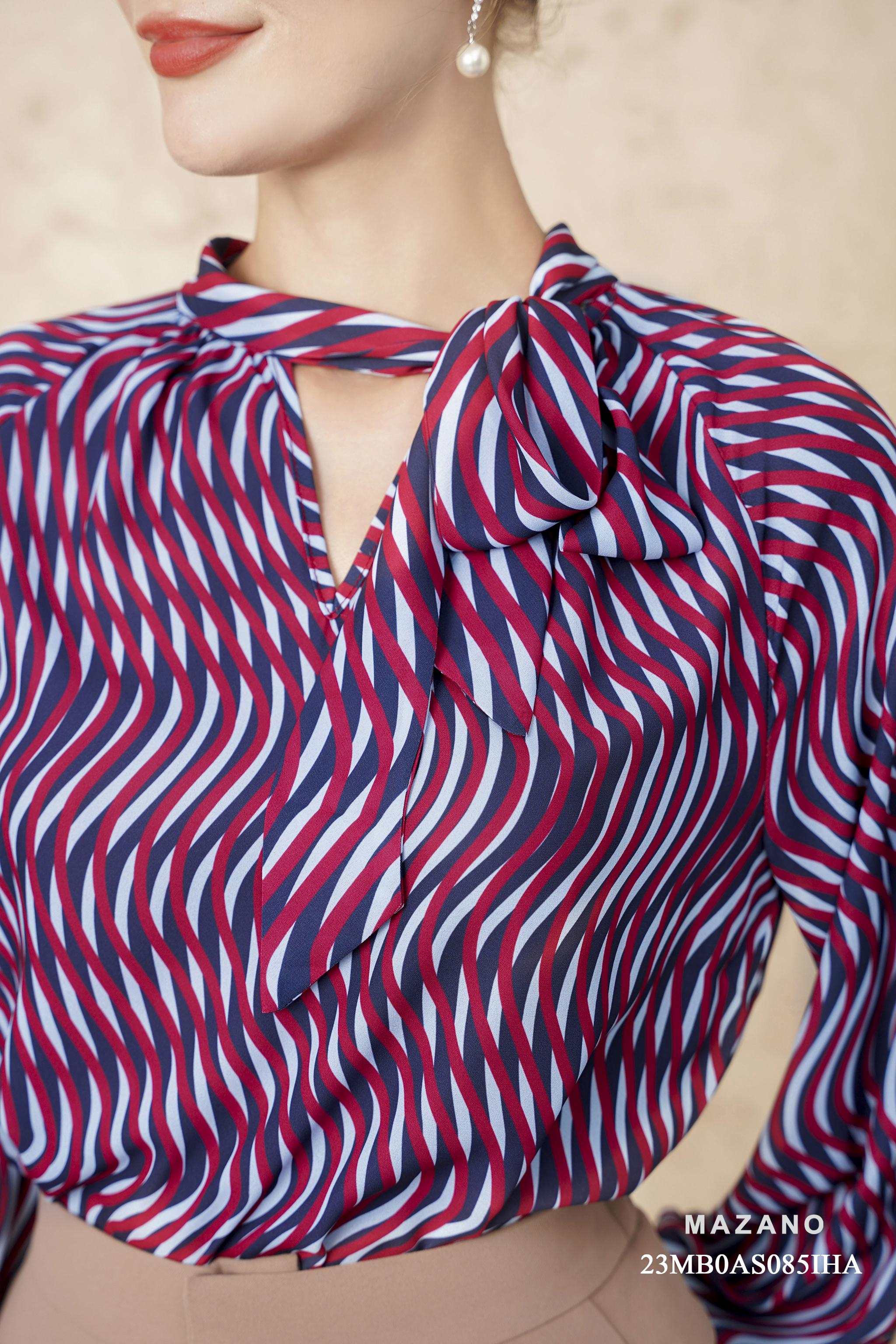 Sơ mi tay bồng cổ nơ lệch_thumbnail_2