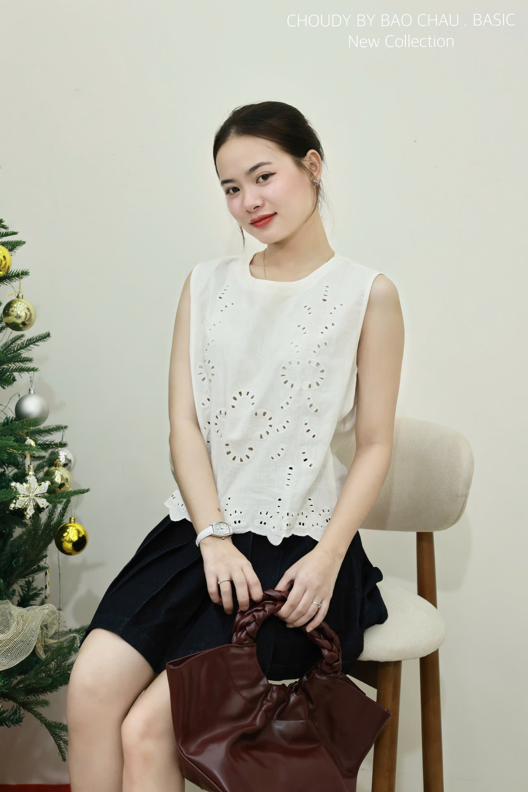 SALE U330 ÁO KIỂU ĐỤC LỖ