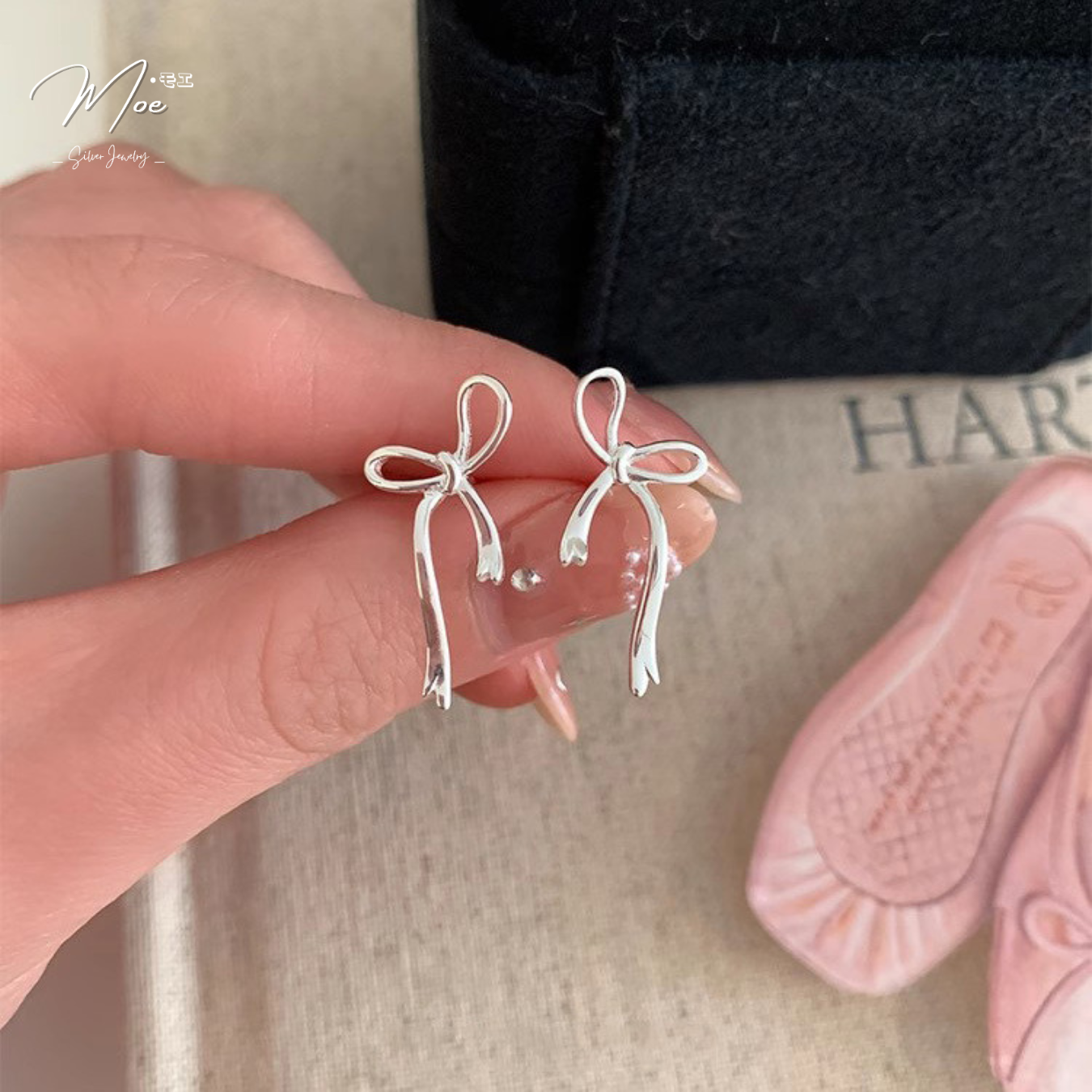 K262 - Khuyên nơ mảnh xinh xắn