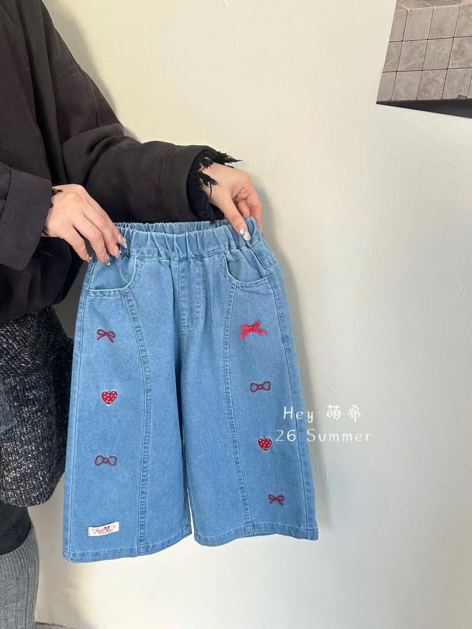 (E144) Quần bò ống xuông thêu nơ đỏ hãng HMX